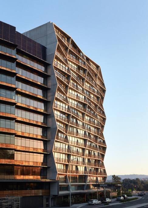 Apartment Nestled Between Burley Griffin, And Anu Canberra