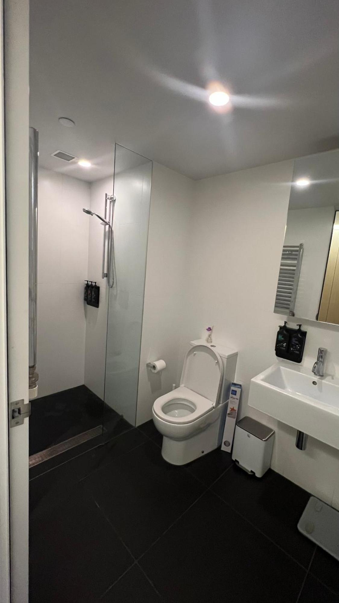 2 Bedroom Eco Living At Nishi Apartment *
