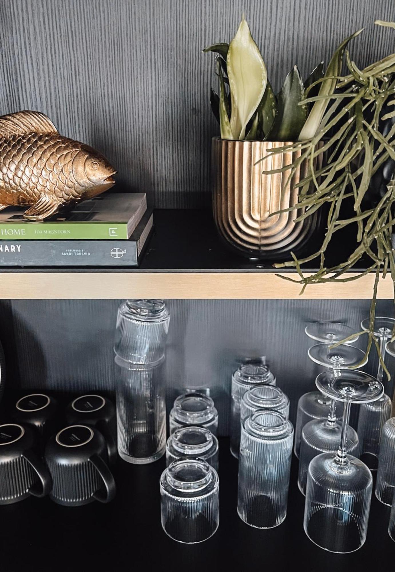 Braddon - Themed Micro In Canberra's Trendiest Neighborhood Apartment