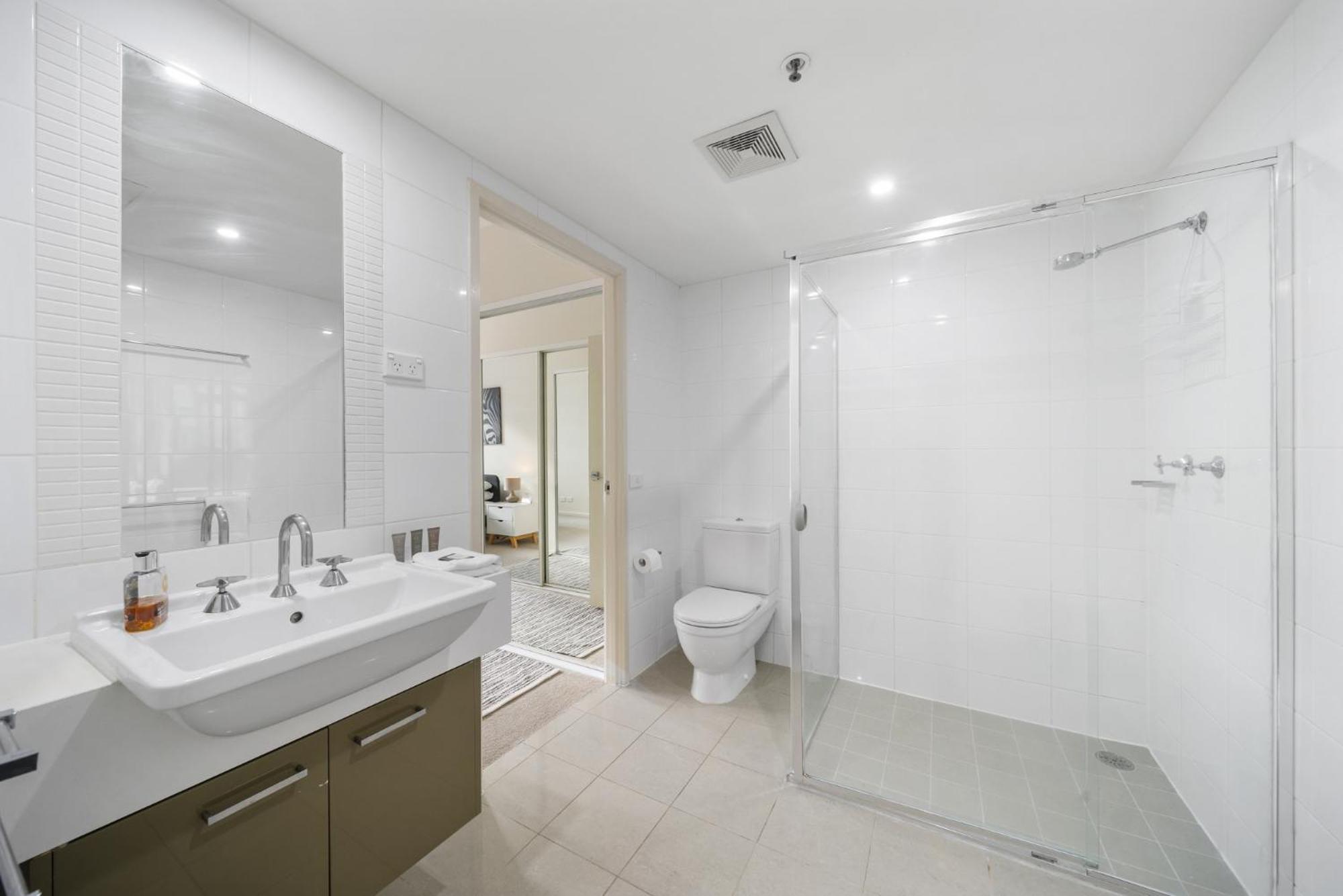 High-rise Cbd 1-bed With Pool & Other Amenities * Canberra
