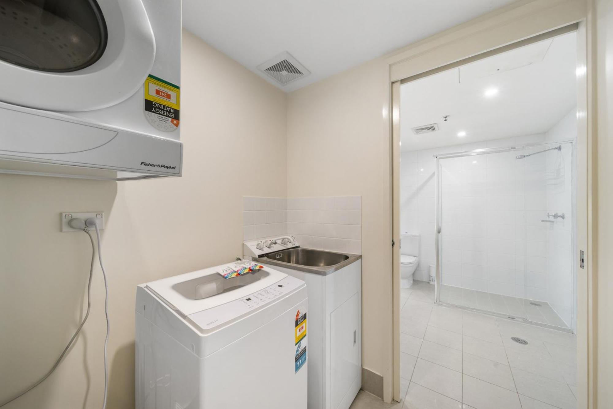 High-rise Cbd 1-bed With Pool & Other Amenities