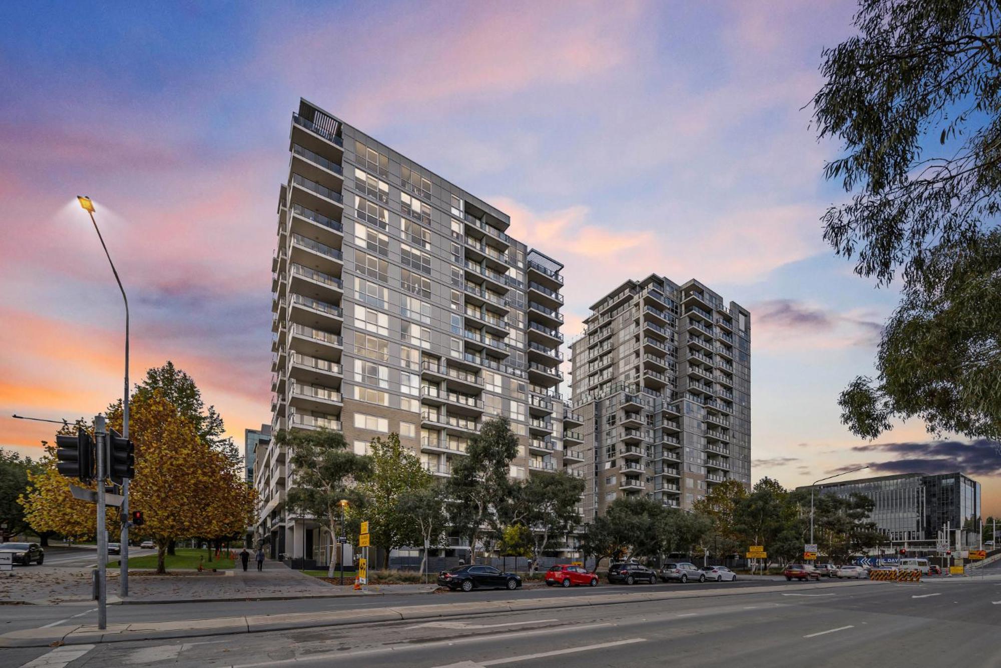 High-rise Cbd 1-bed With Pool & Other Amenities