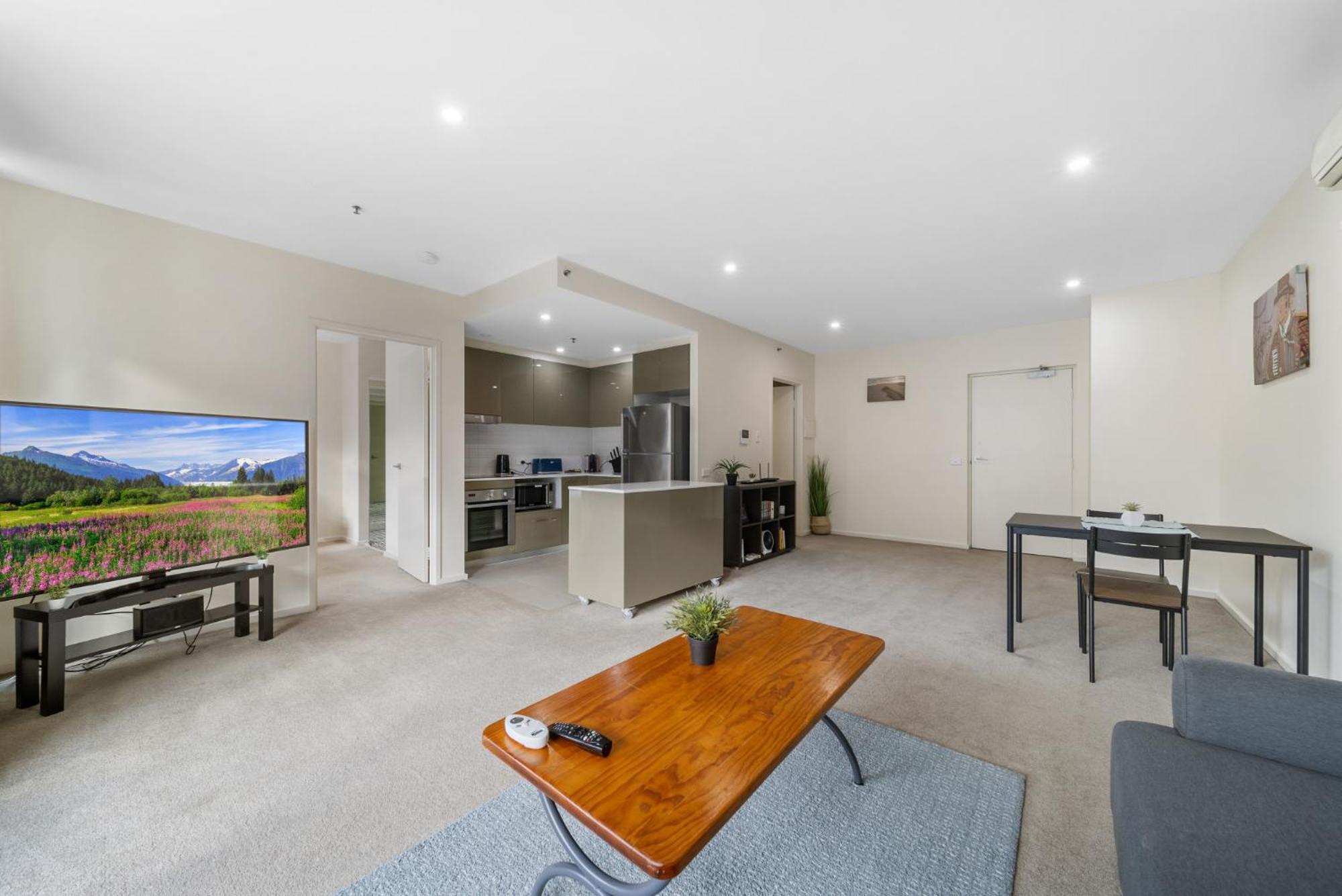 High-rise Cbd 1-bed With Pool & Other Amenities Apartment Canberra
