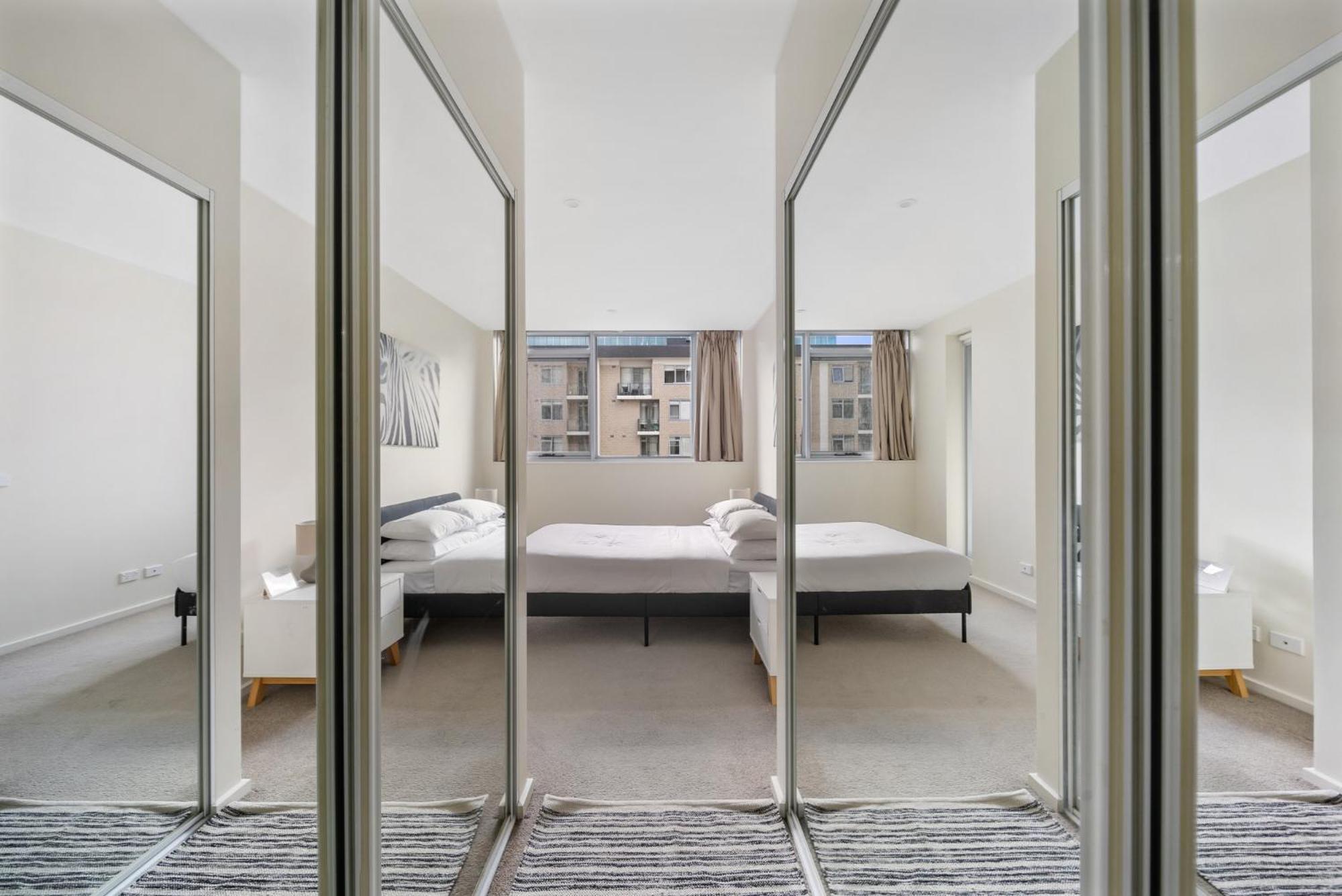 Apartment High-rise Cbd 1-bed With Pool & Other Amenities Canberra