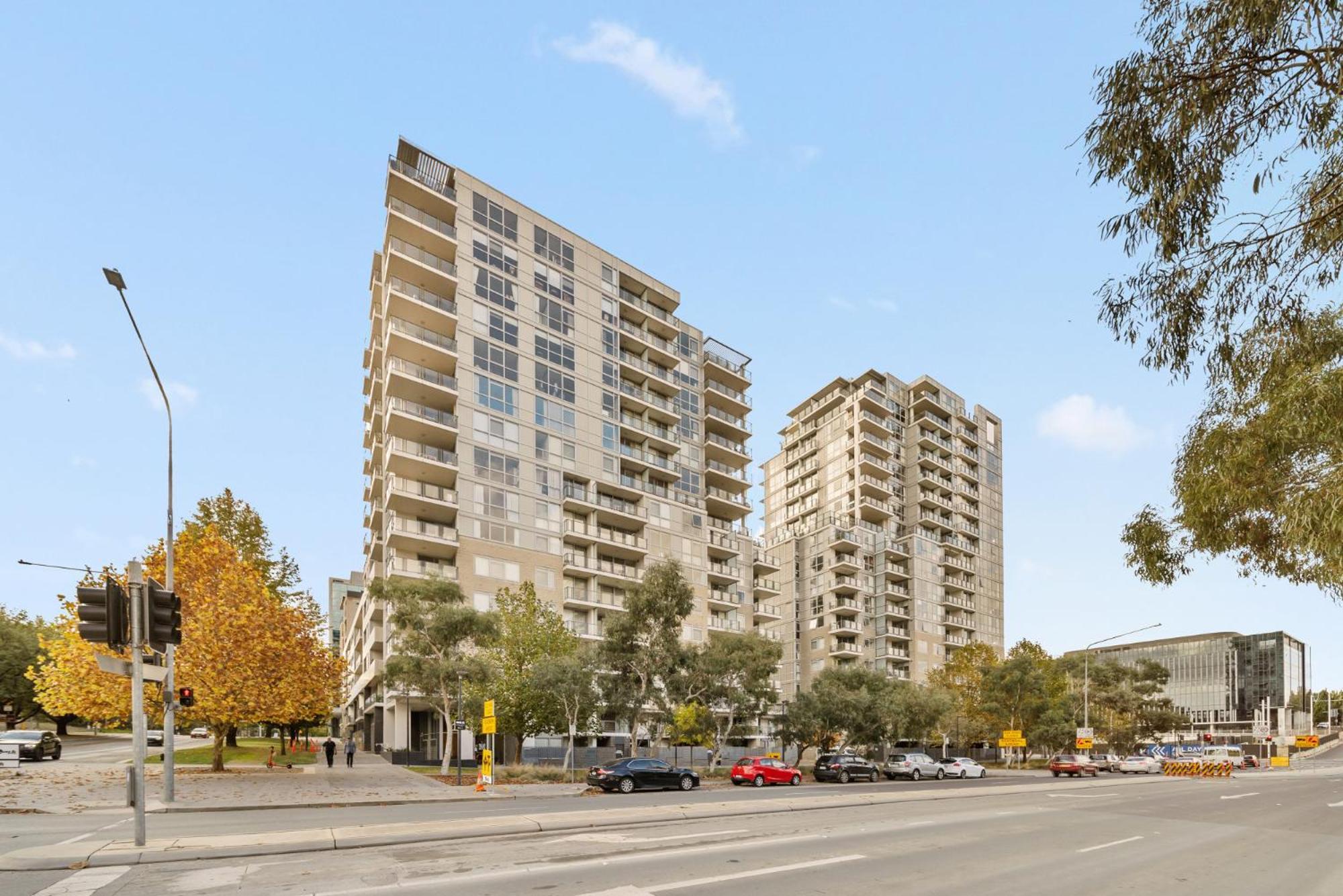 Apartment High-rise Cbd 1-bed With Pool & Other Amenities