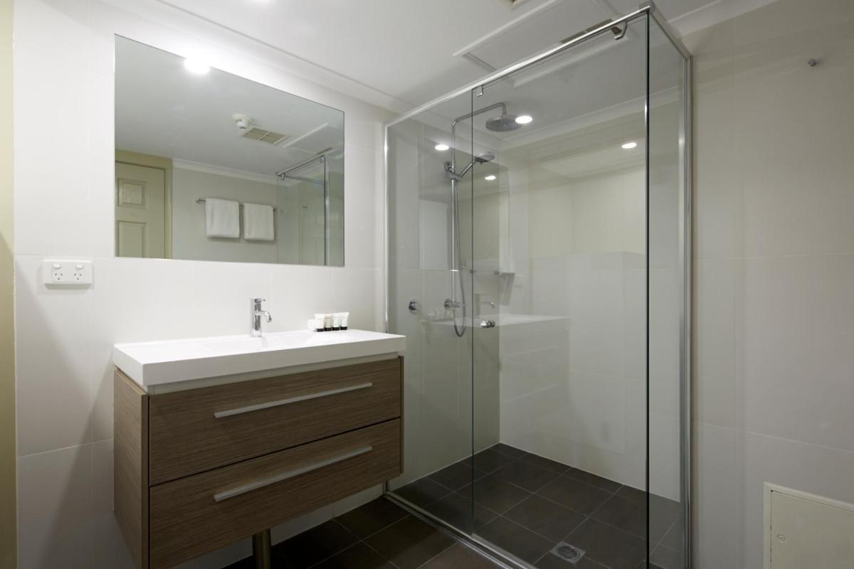 Pinnacle Aparthotel 4*