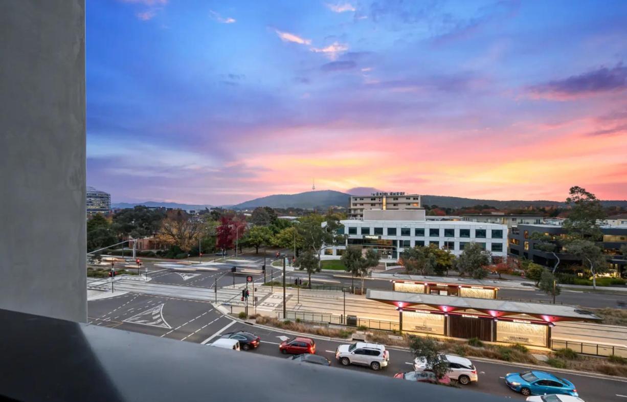 Midnight Luxe: Chic Braddon With Pool And Views * Canberra