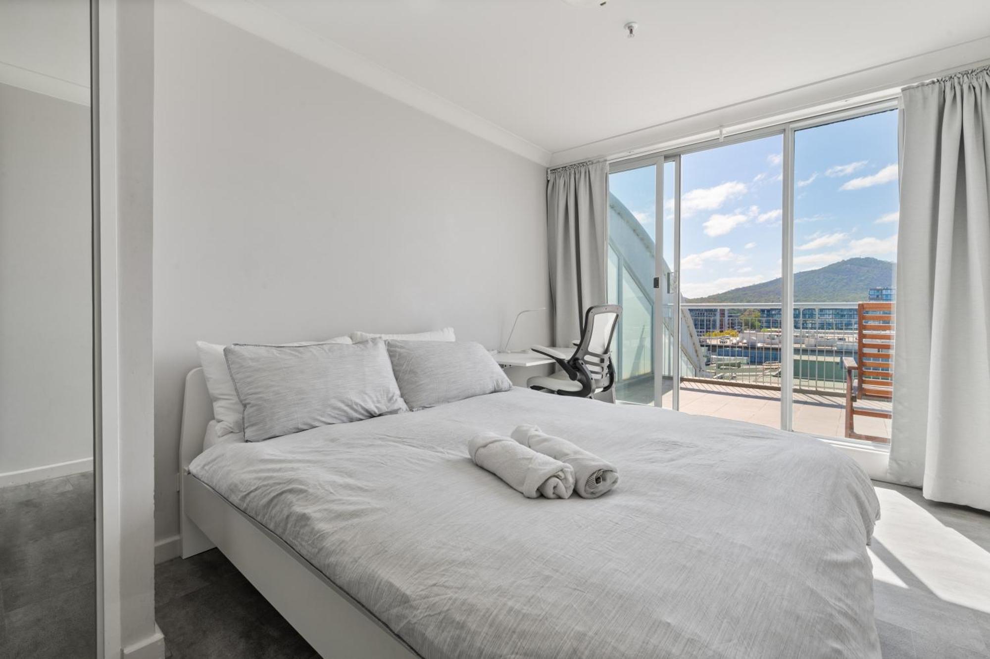 Dana-ensuite In Shared Duplex Apartment