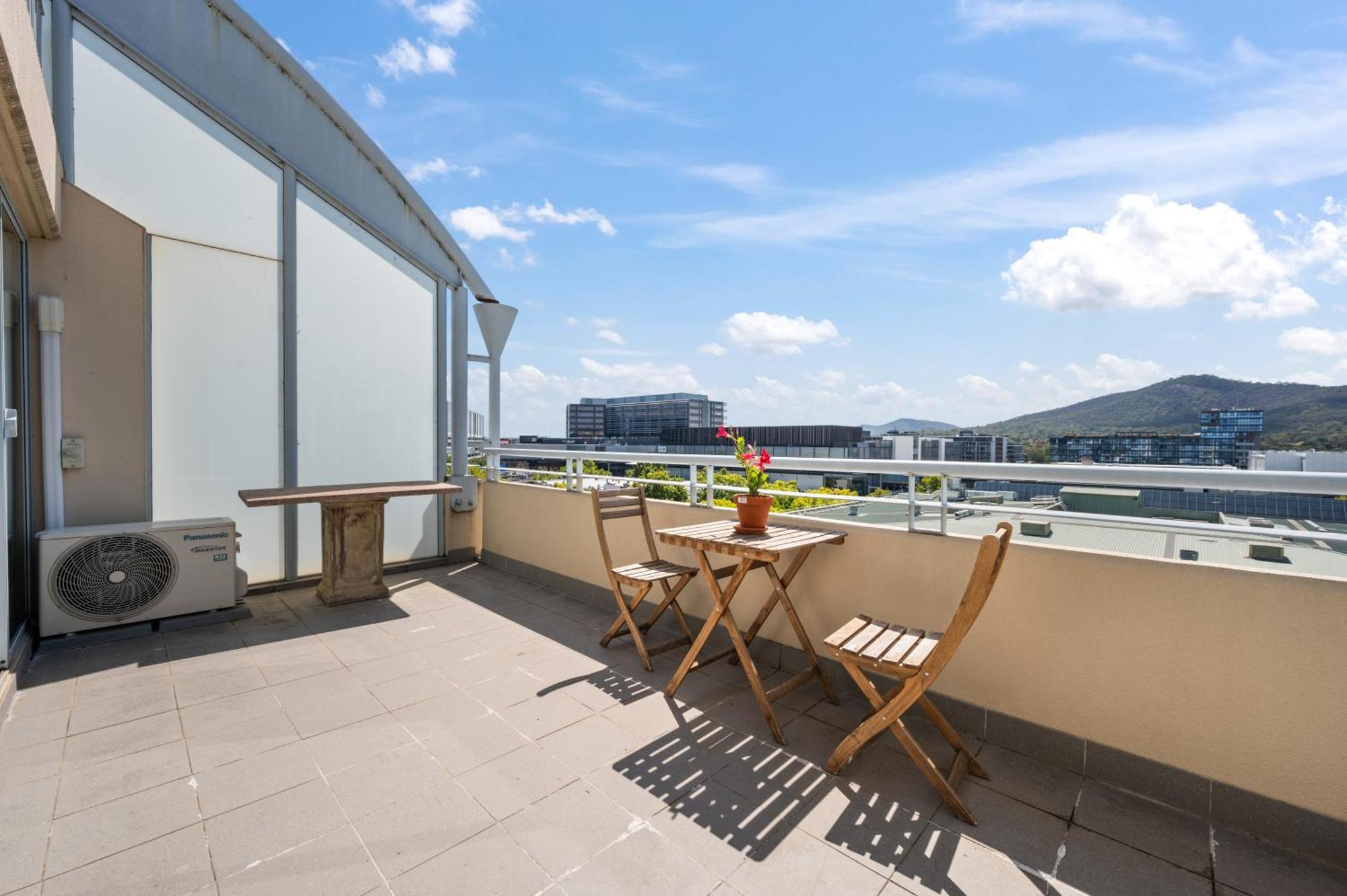 Dana-ensuite In Shared Duplex Apartment