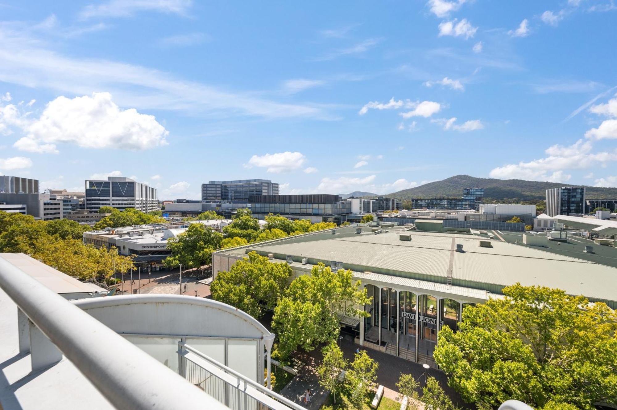 Dana-private In A Shared Duplex -1 * Canberra