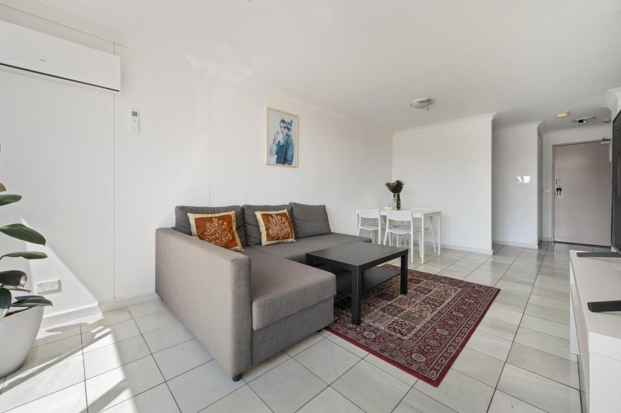 Apartment Dana-private In A Shared Duplex -3