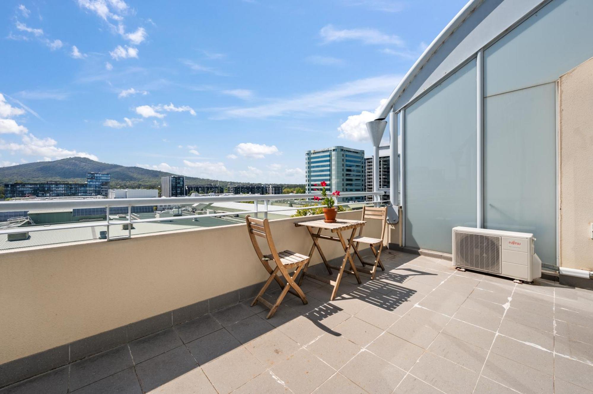 Dana-private In A Shared Duplex -3 Apartment