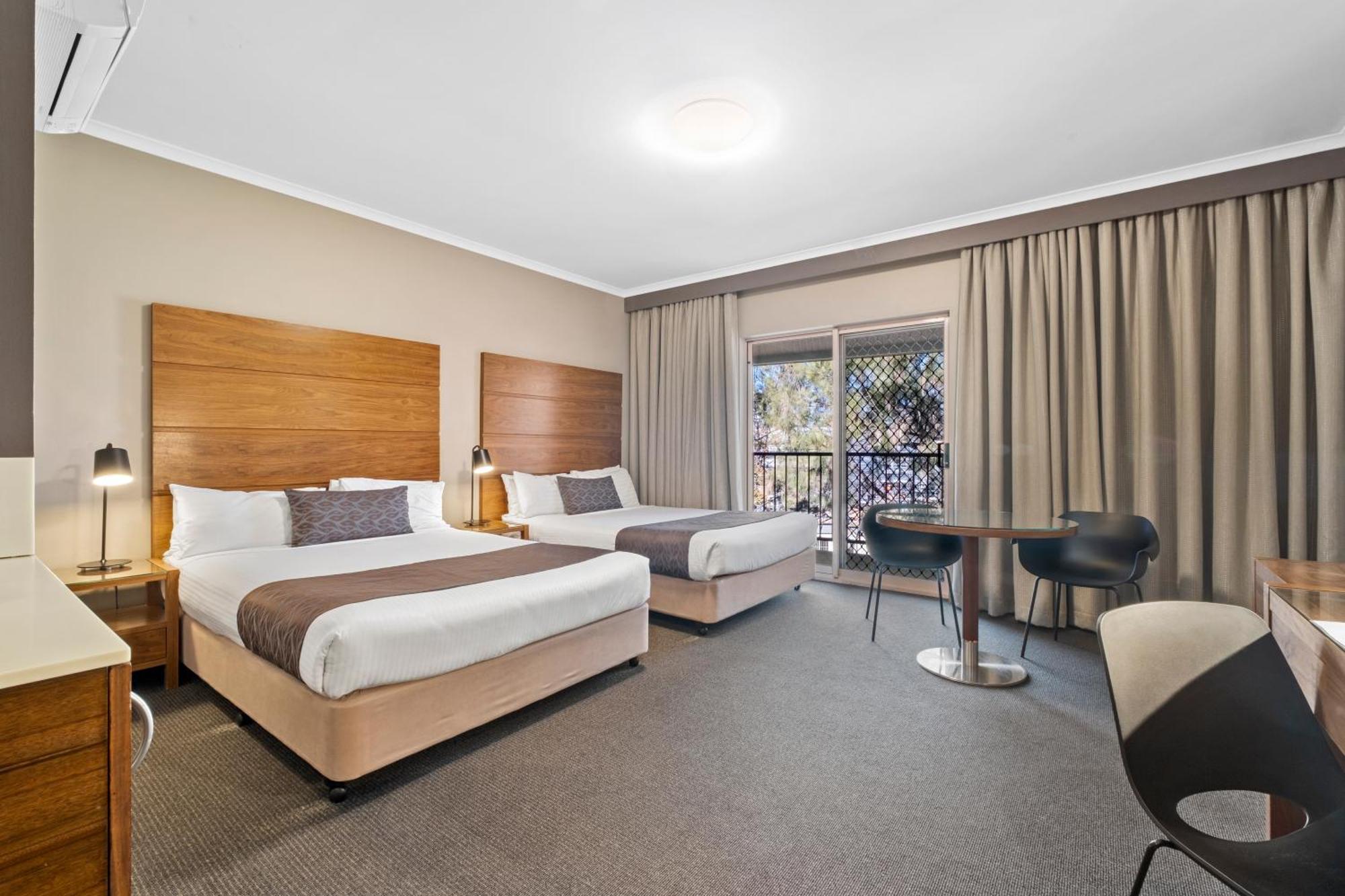 Quality Dickson Hotel 4*