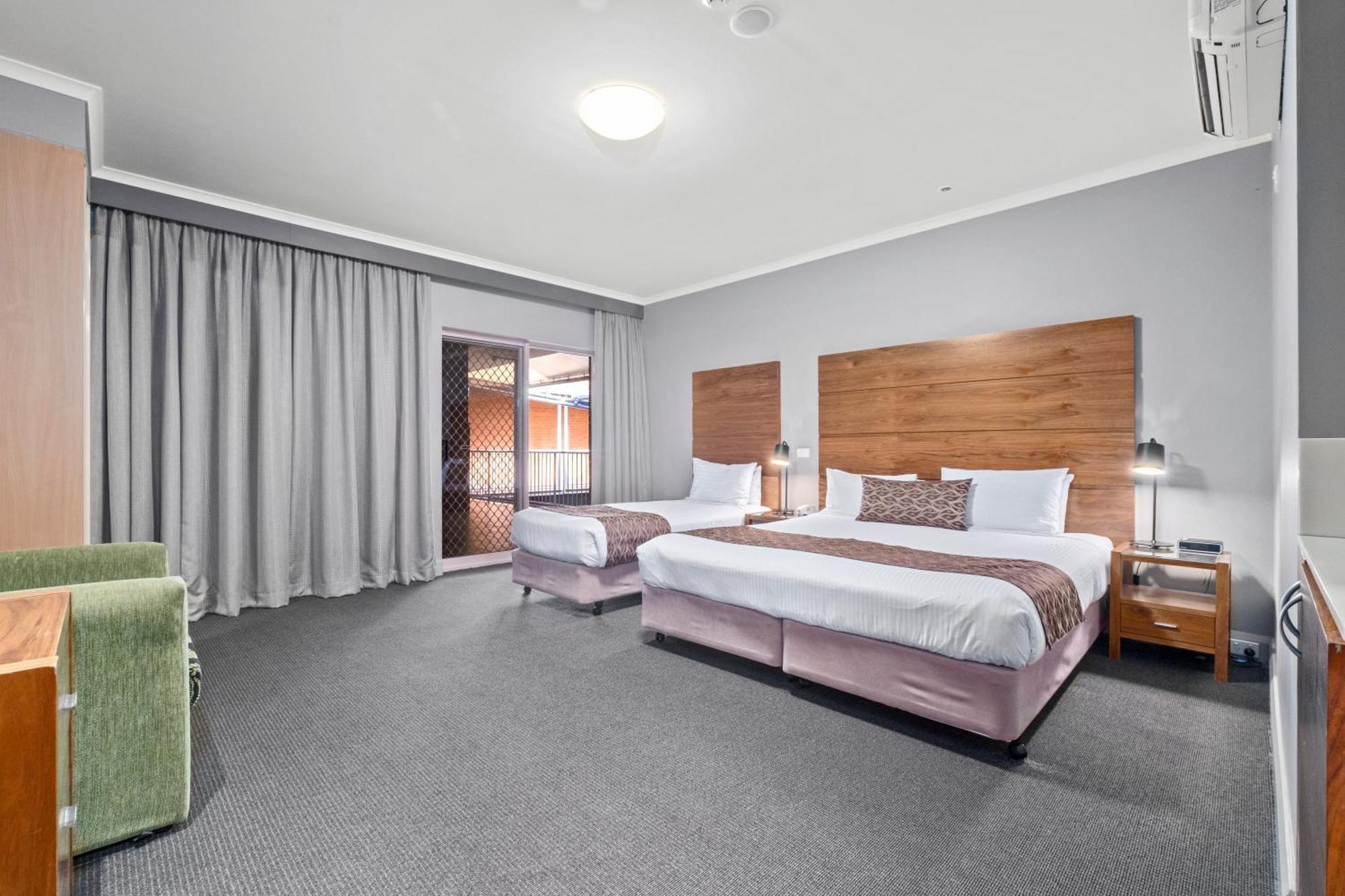 Quality Dickson Hotel