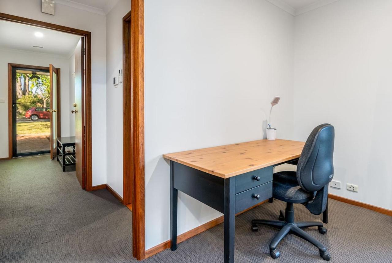 Spacious 2br In Tranquil Leafy Neighborhood Canberra