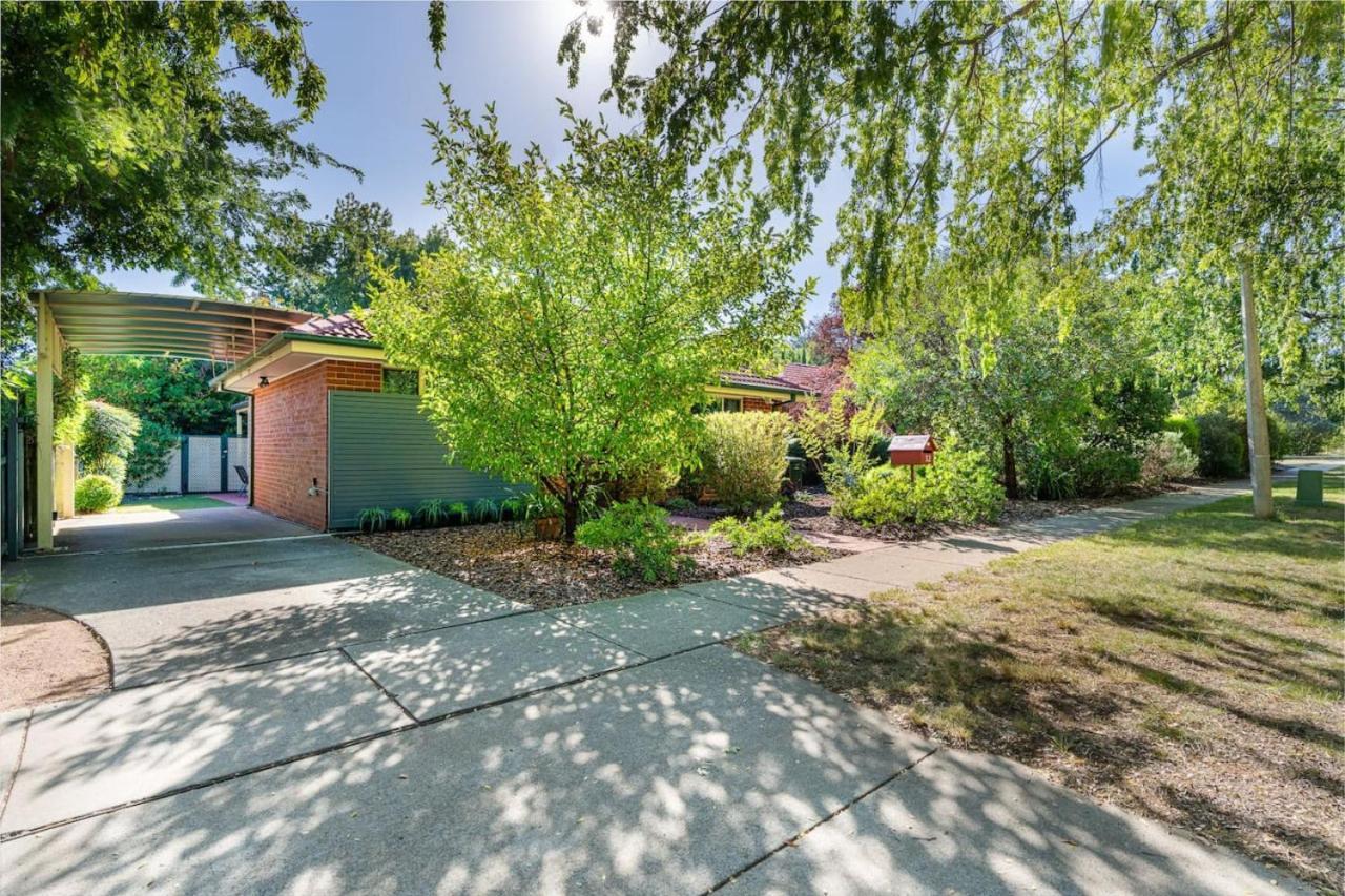 Spacious 2br In Tranquil Leafy Neighborhood Holiday home Canberra