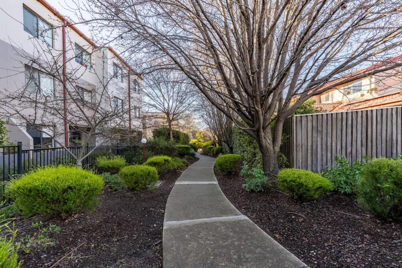 2b Spacious In The Heart Of Tuggeranong Apartment *