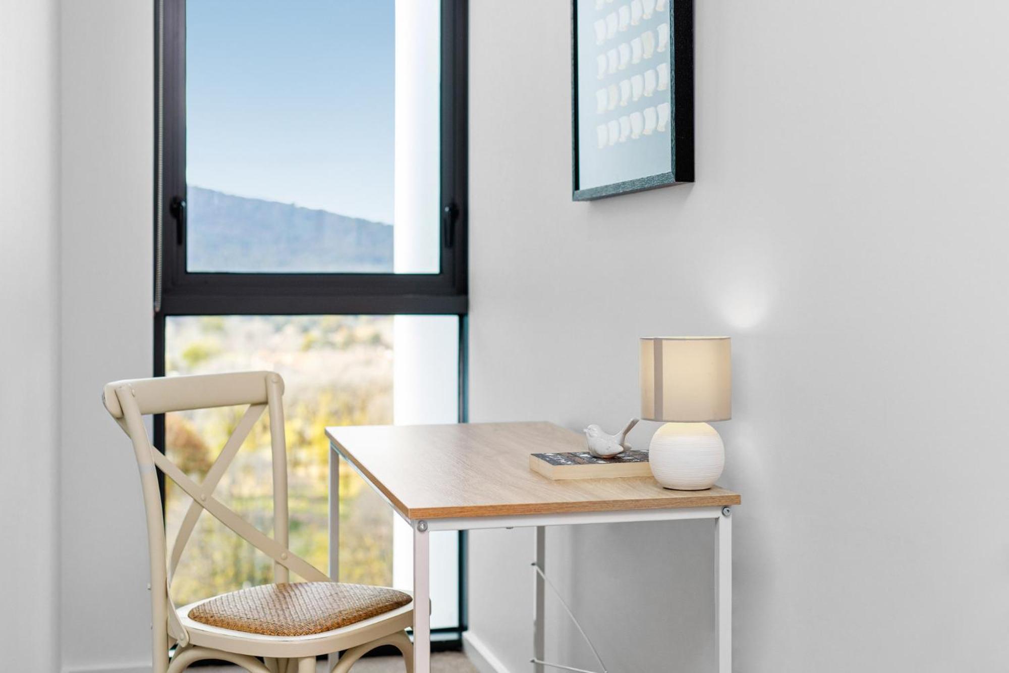 2-bed With Gym, Bbq & Stunning Views Canberra