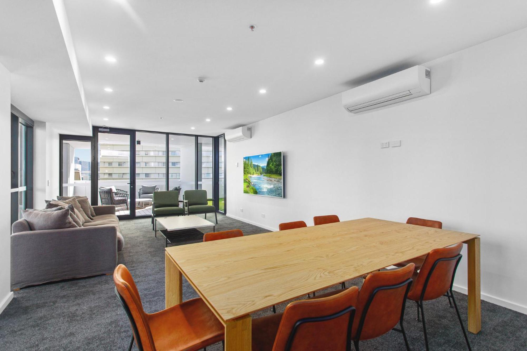 2-bed With Gym, Bbq & Stunning Views Canberra