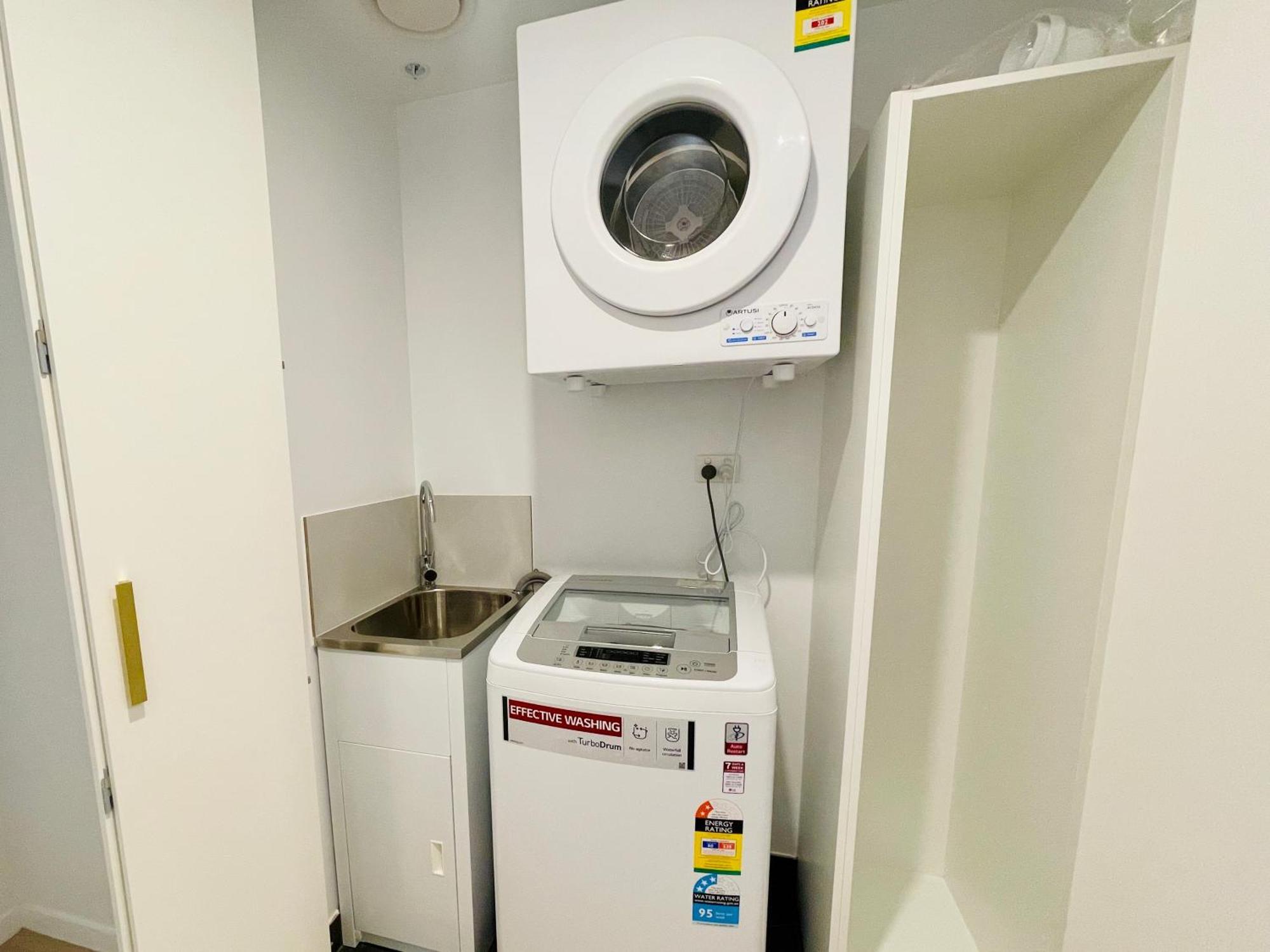 Apartment The Metropol 2br Apt, In The Heart Of Cbd 2b1b1c, Free Parking, Wi-fi Canberra