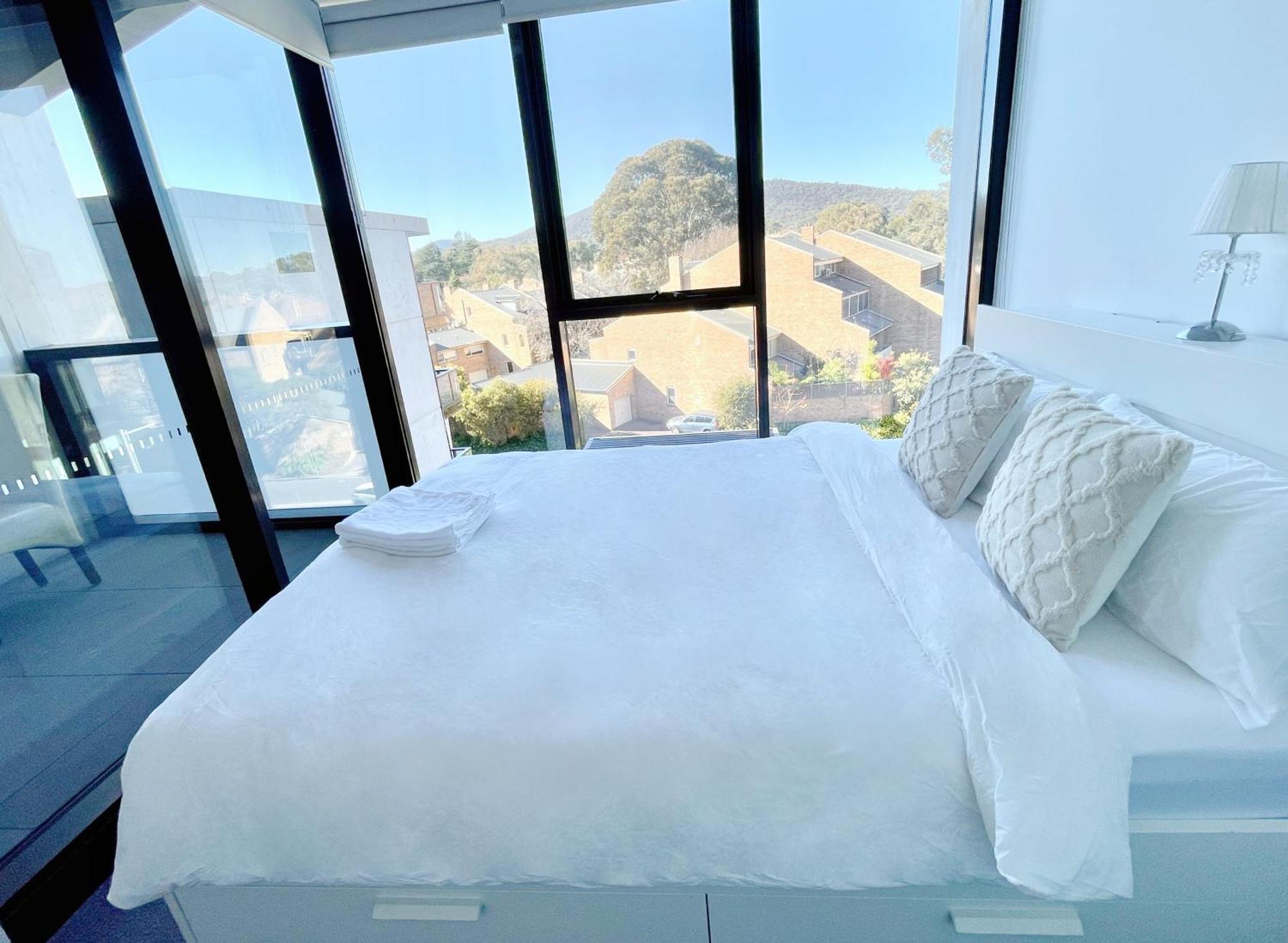 The Metropol 2br Apt, In The Heart Of Cbd 2b1b1c, Free Parking, Wi-fi Apartment *