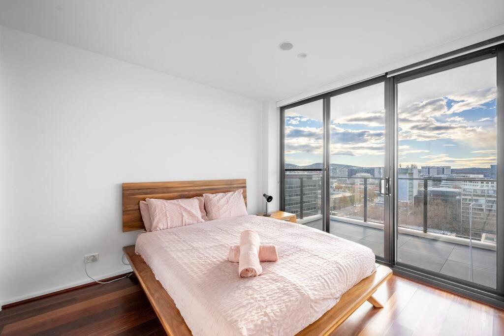 Two Bedroom Apt In Heart Of With Parking Apartment