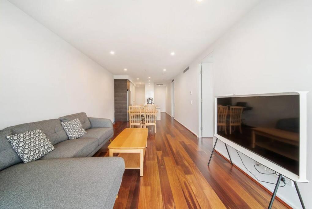 Apartment Two Bedroom Apt In Heart Of With Parking