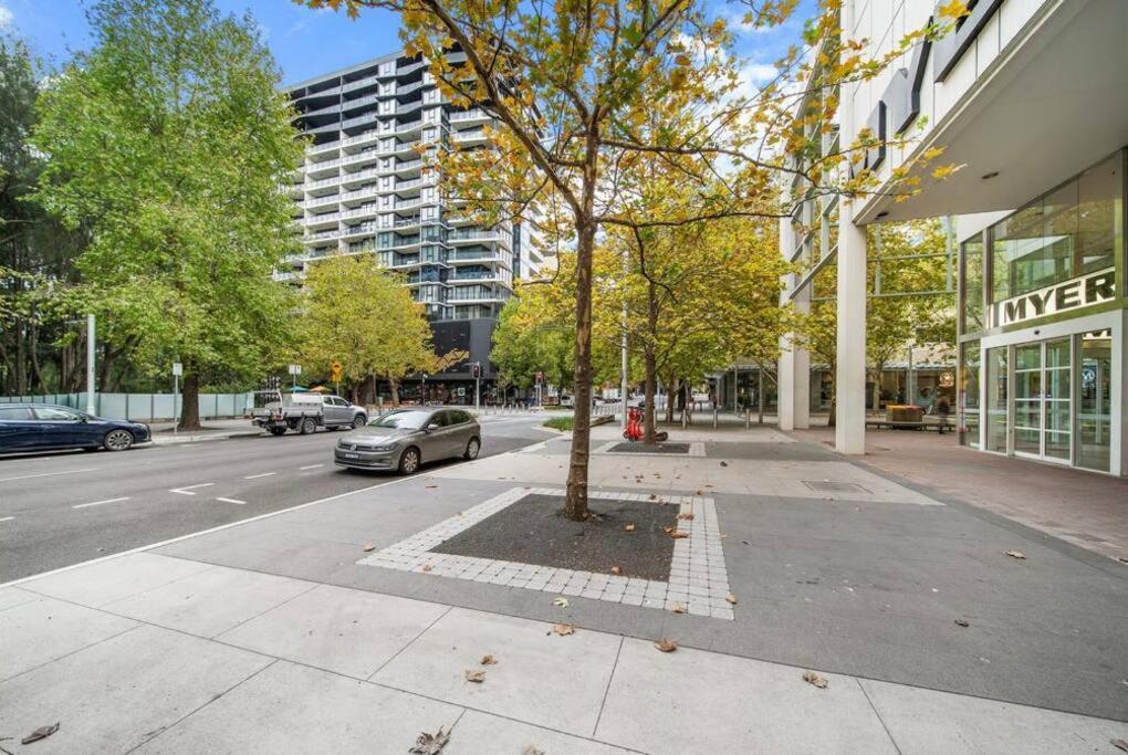 Two Bedroom Apt In Heart Of With Parking