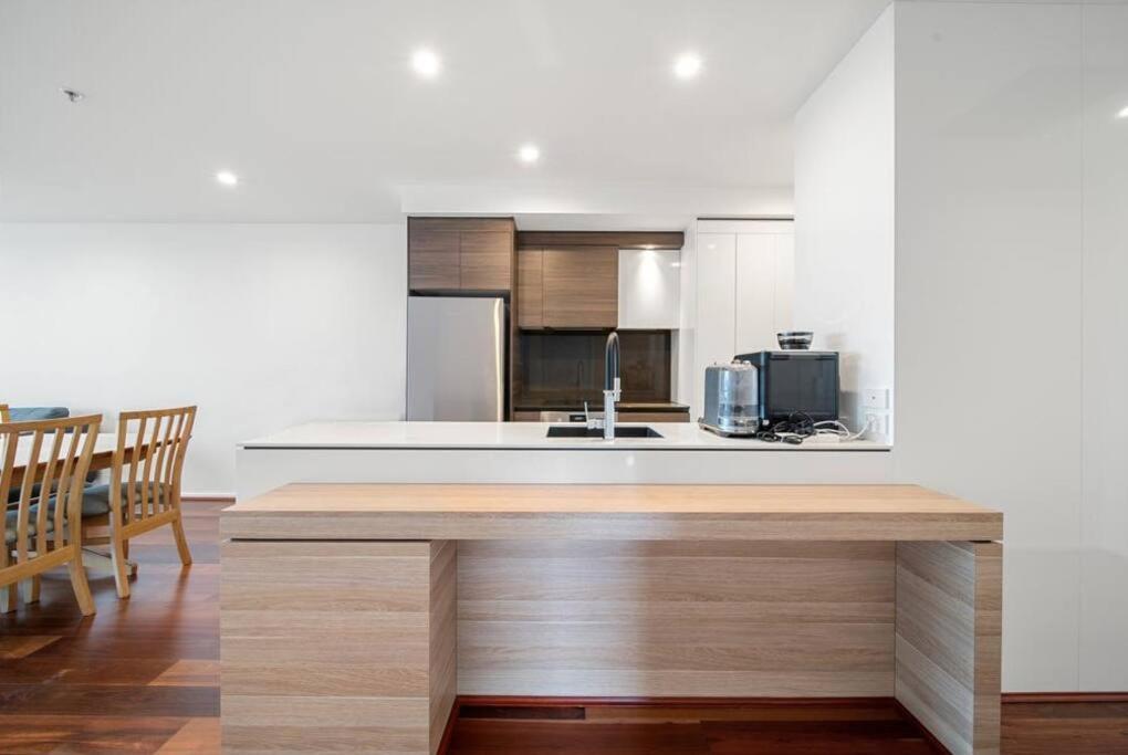 Two Bedroom Apt In Heart Of With Parking Apartment Canberra