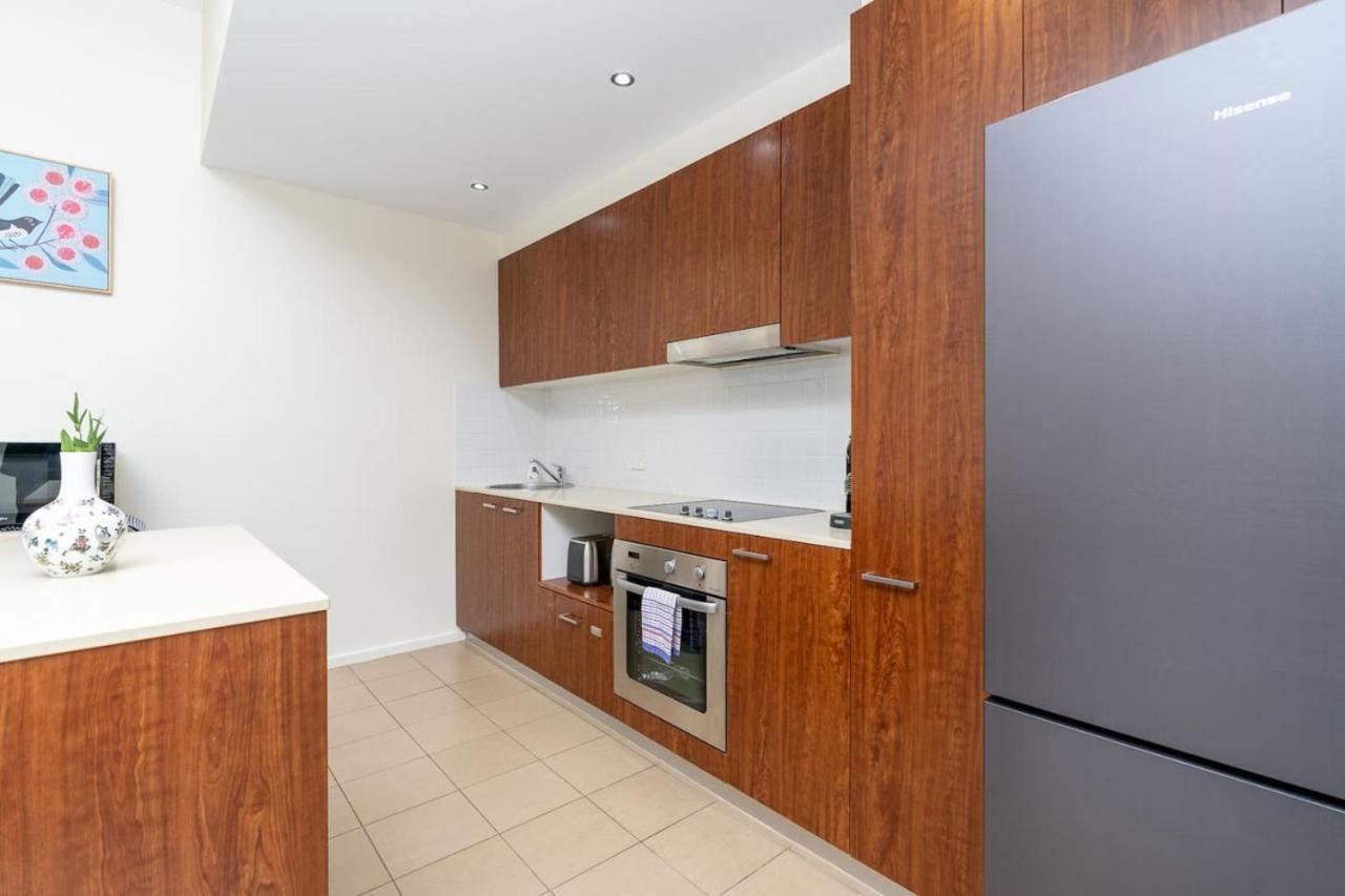 Absolutely Spacious Unit Between Anu And Apartment *