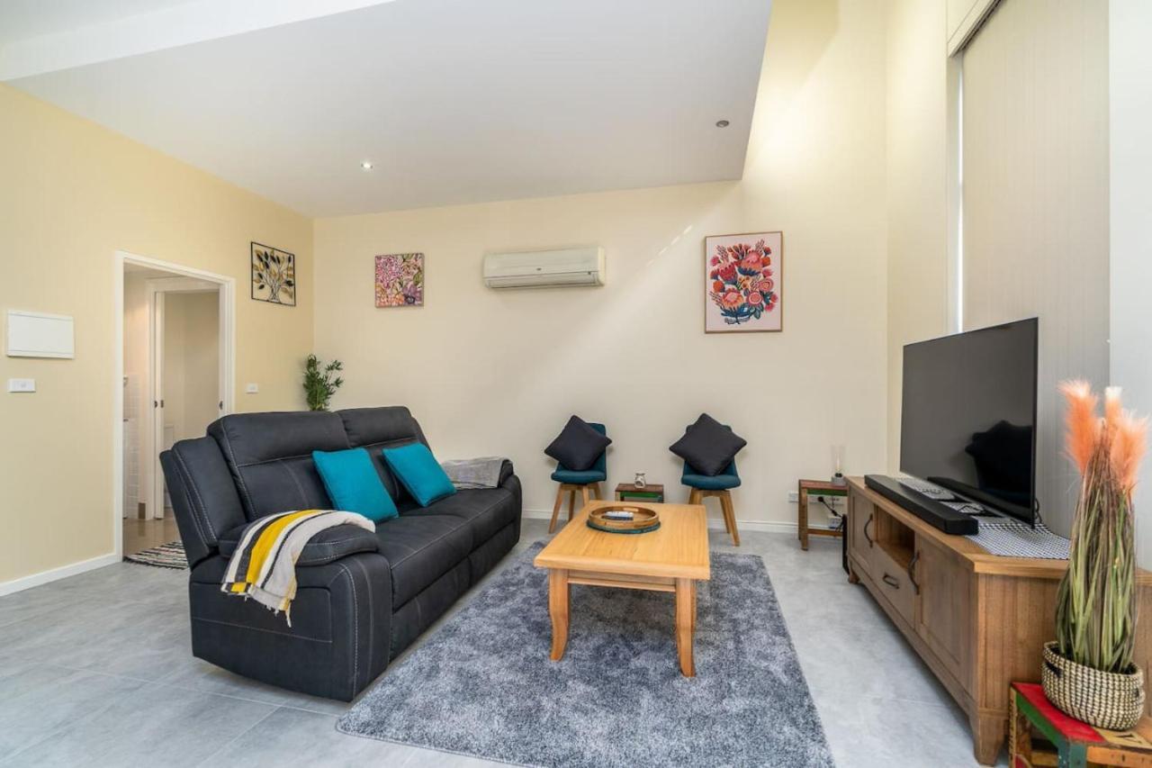 Apartment Absolutely Spacious Unit Between Anu And