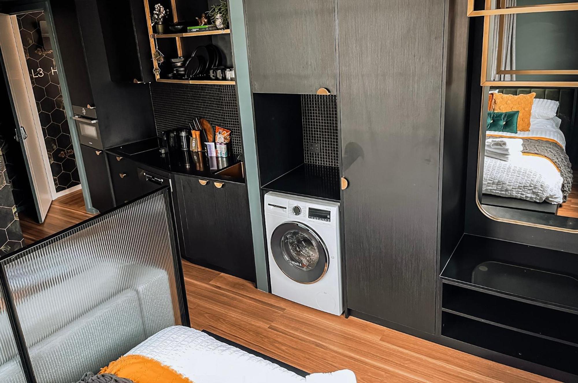 Braddon - Themed Micro In Canberra's Trendiest Neighborhood Apartment