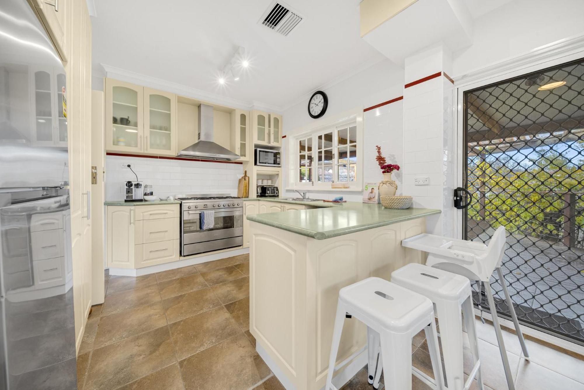 3-bed Family Haven With Garden & Bbq Area *