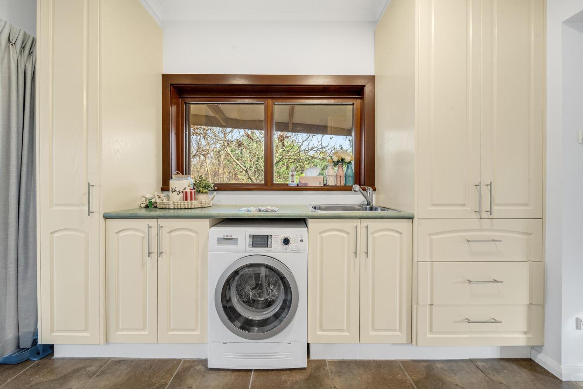 3-bed Family Haven With Garden & Bbq Area *