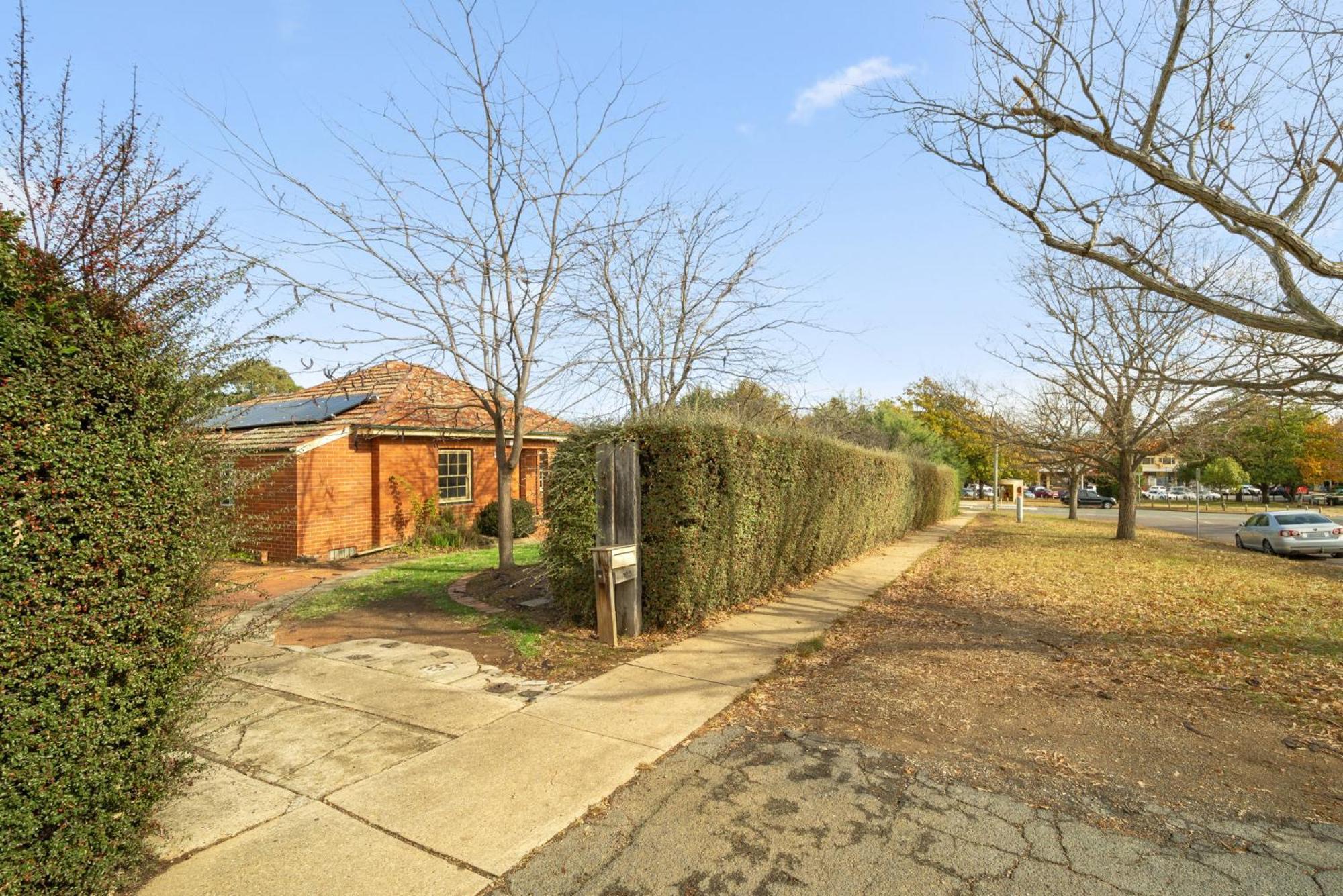Holiday home 3-bed Family Haven With Garden & Bbq Area Canberra