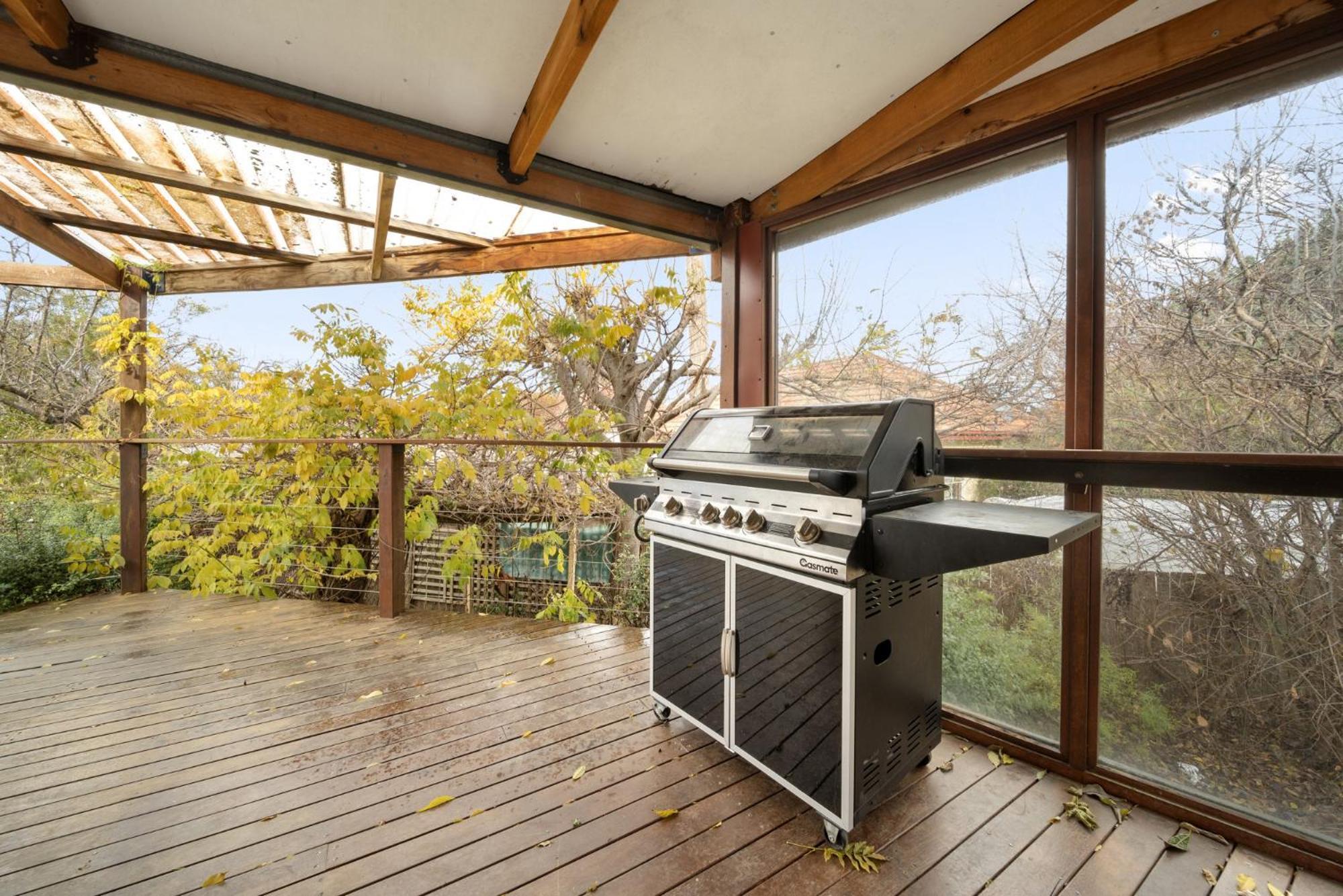 Holiday home 3-bed Family Haven With Garden & Bbq Area Canberra