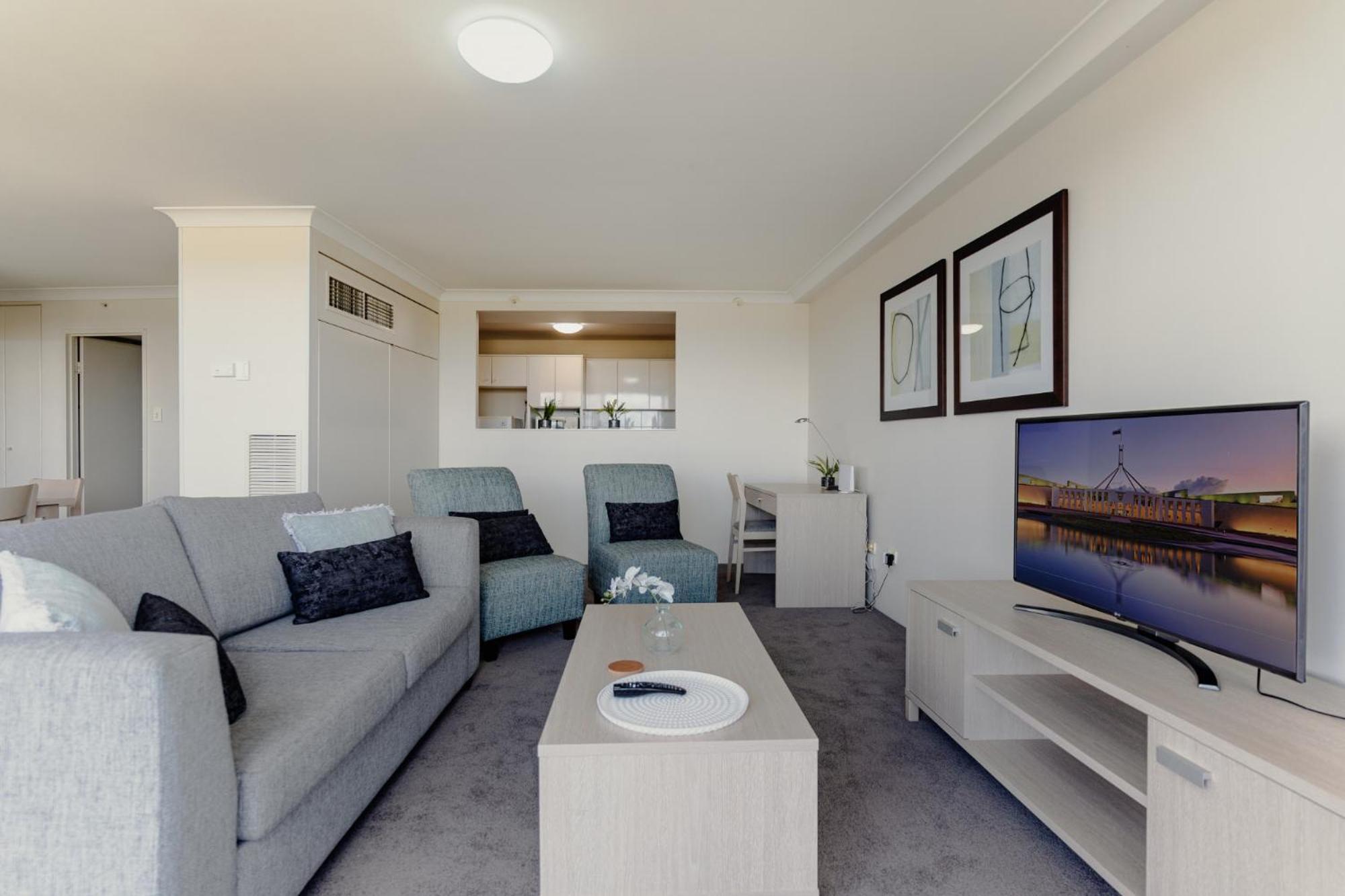 2-bed With Gym, Tennis Court & Stunning Views Apartment *