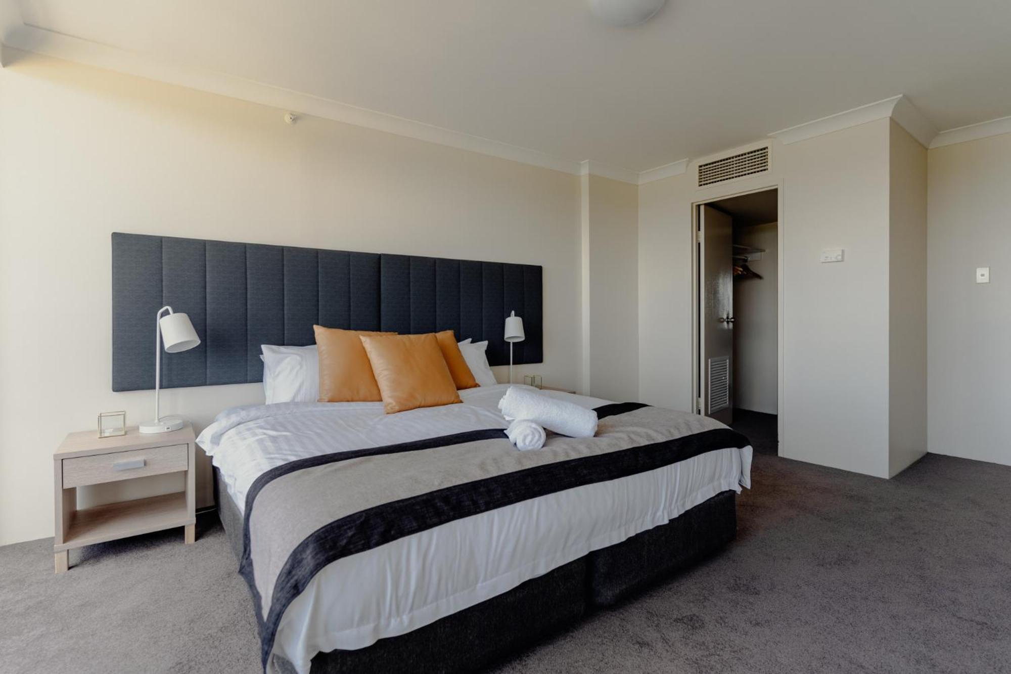 Apartment 2-bed With Gym, Tennis Court & Stunning Views *