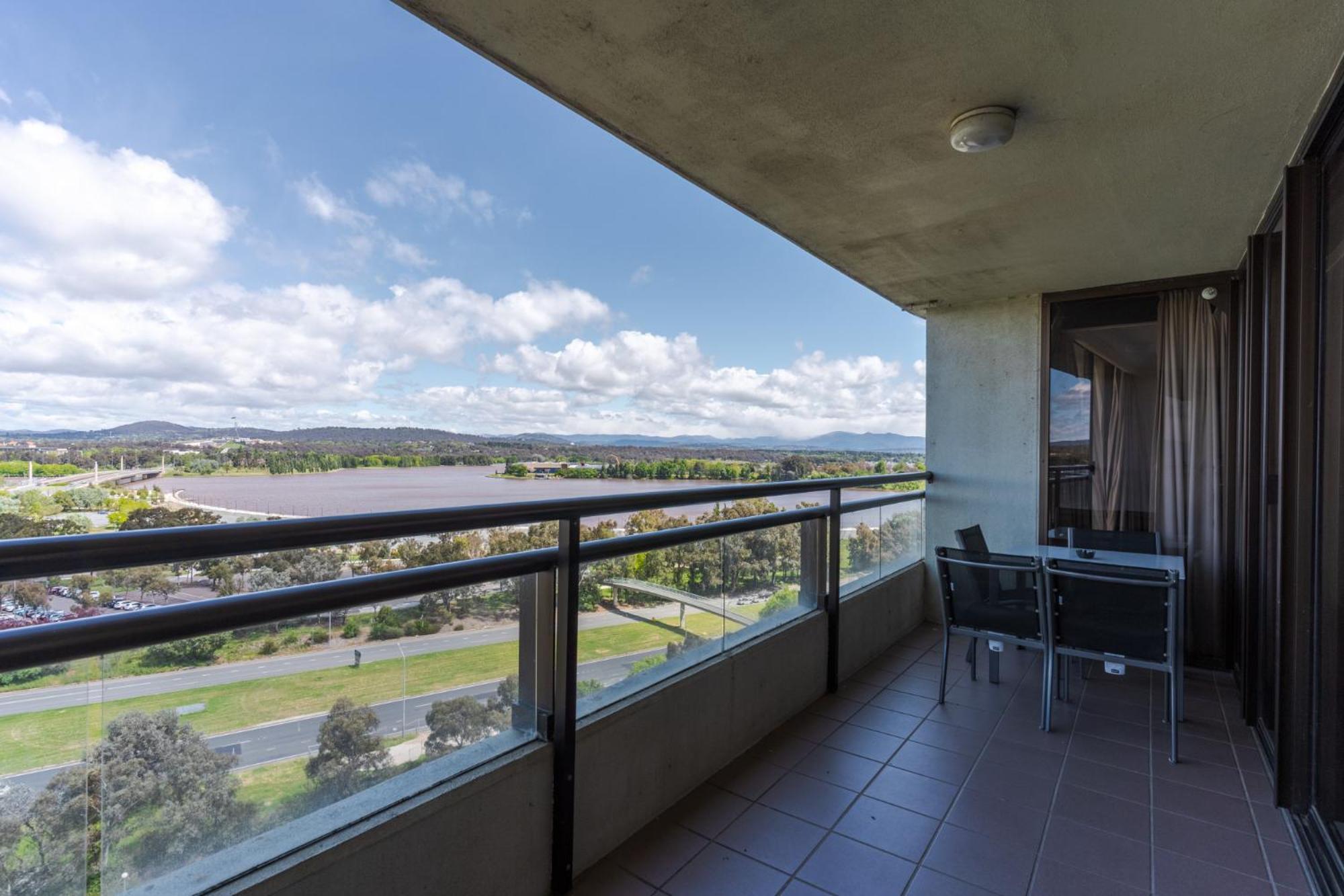 Apartment 2-bed With Gym, Tennis Court & Stunning Views *
