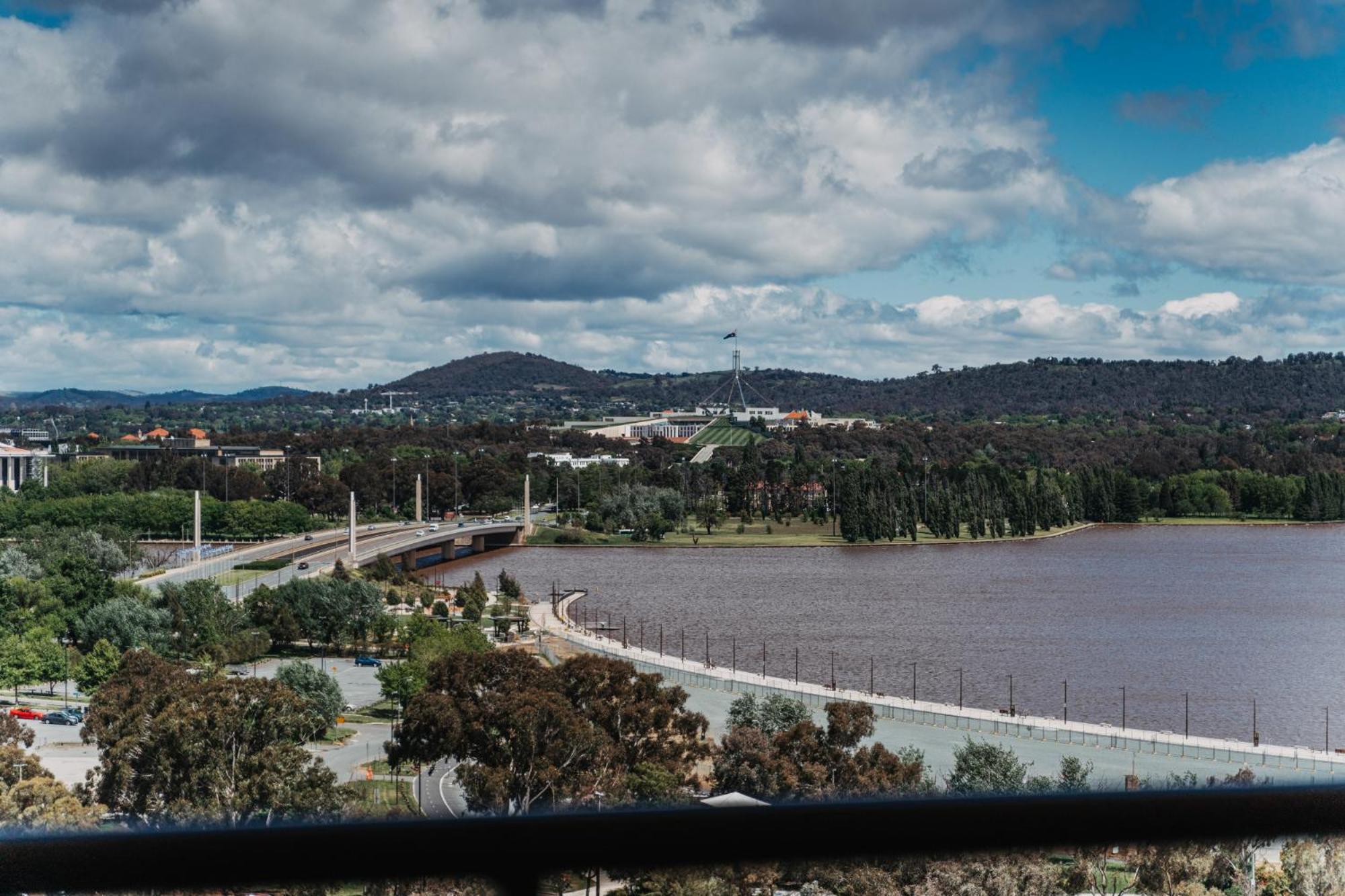 2-bed With Gym, Tennis Court & Stunning Views *