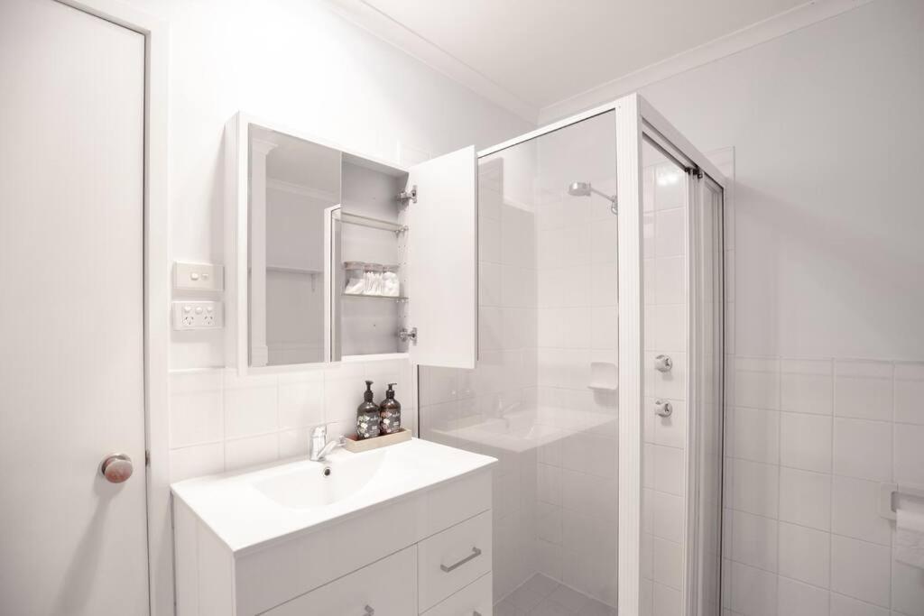 Lovely 2b With Free Wifi - The Blue Gum Apartment