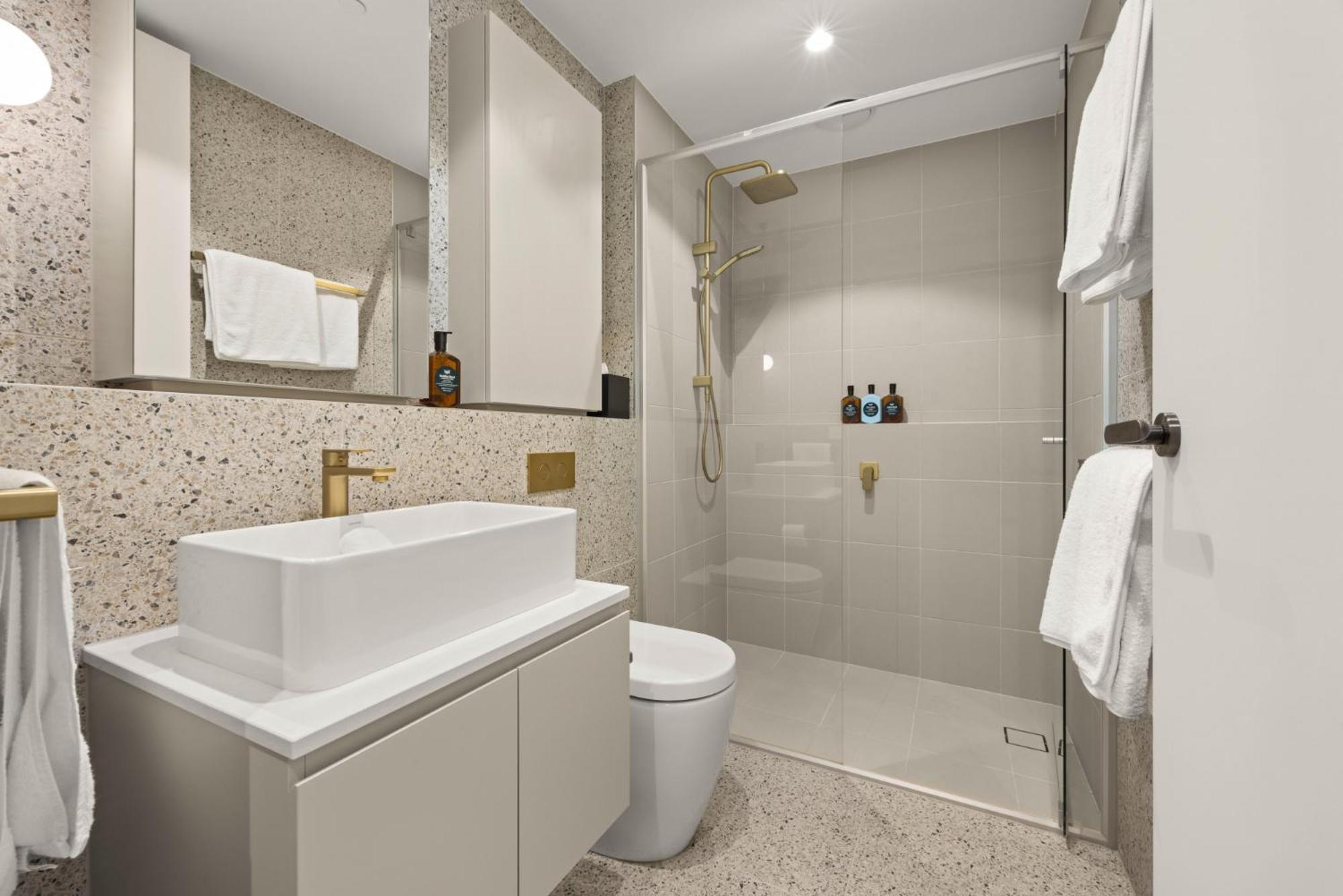 Elegant 2-bed Urban Retreat With Outdoor Dining Apartment *