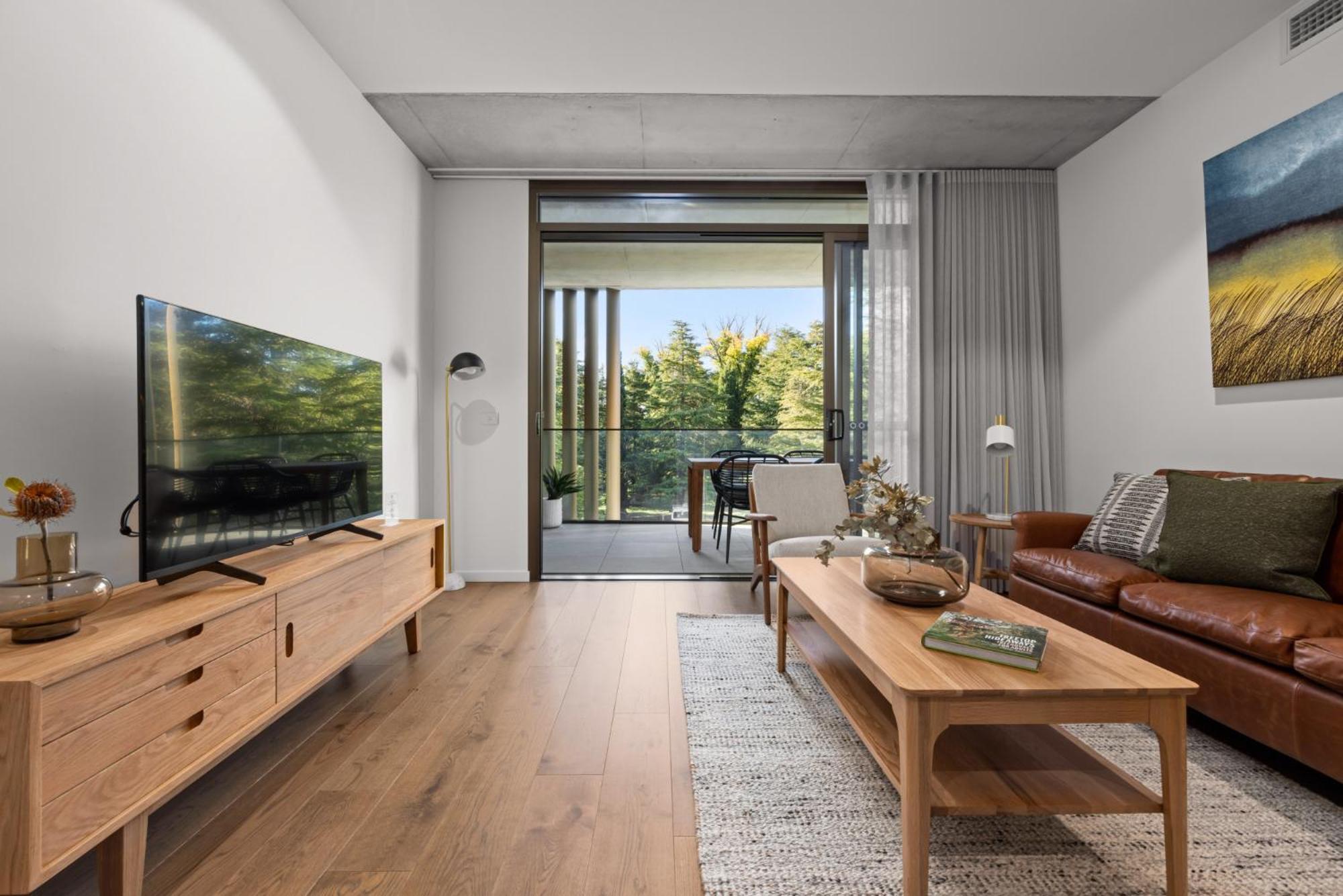 Elegant 2-bed Urban Retreat With Outdoor Dining Apartment Canberra