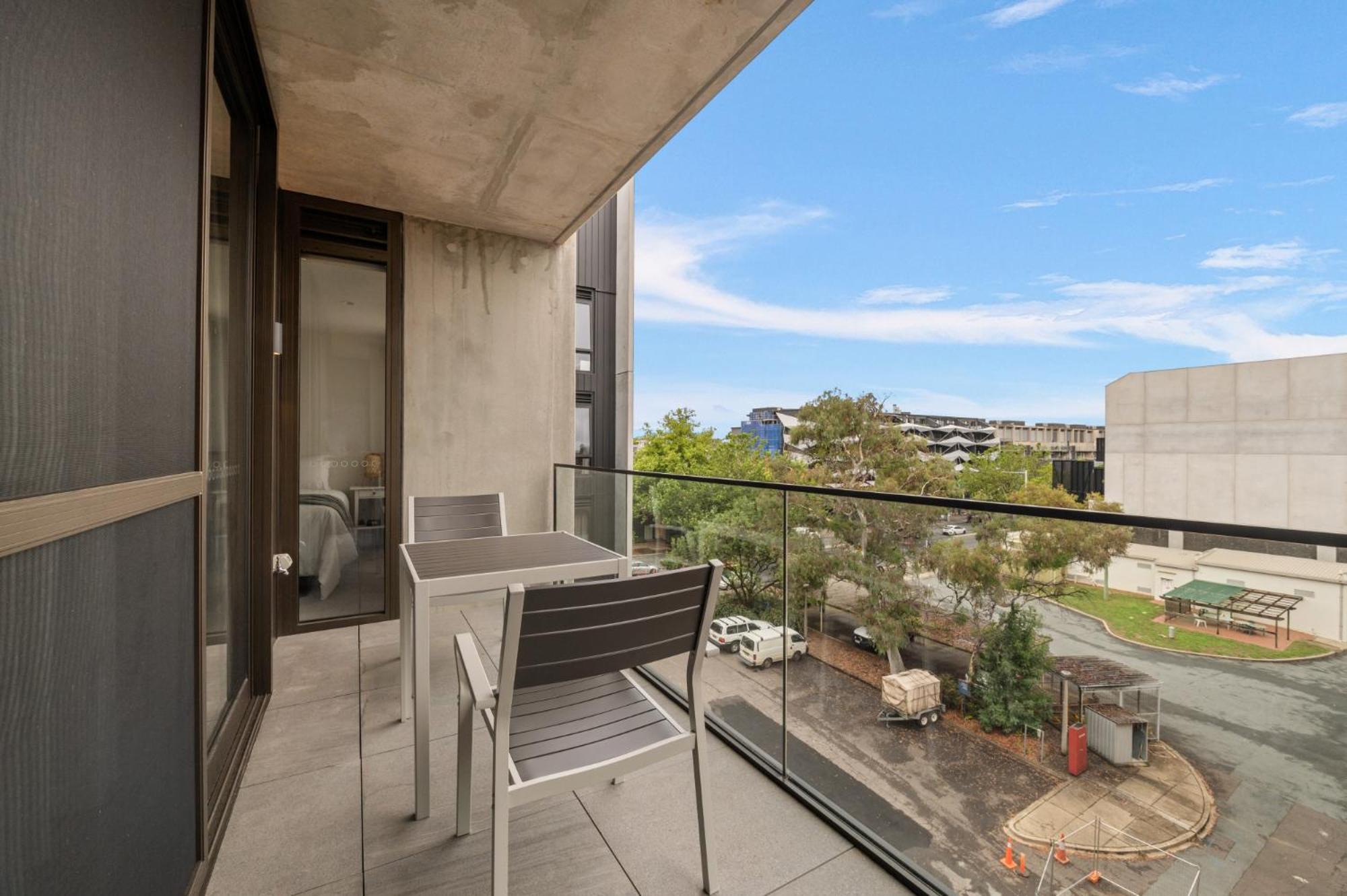 Experience Elegance In Chic 1-bed Unit *