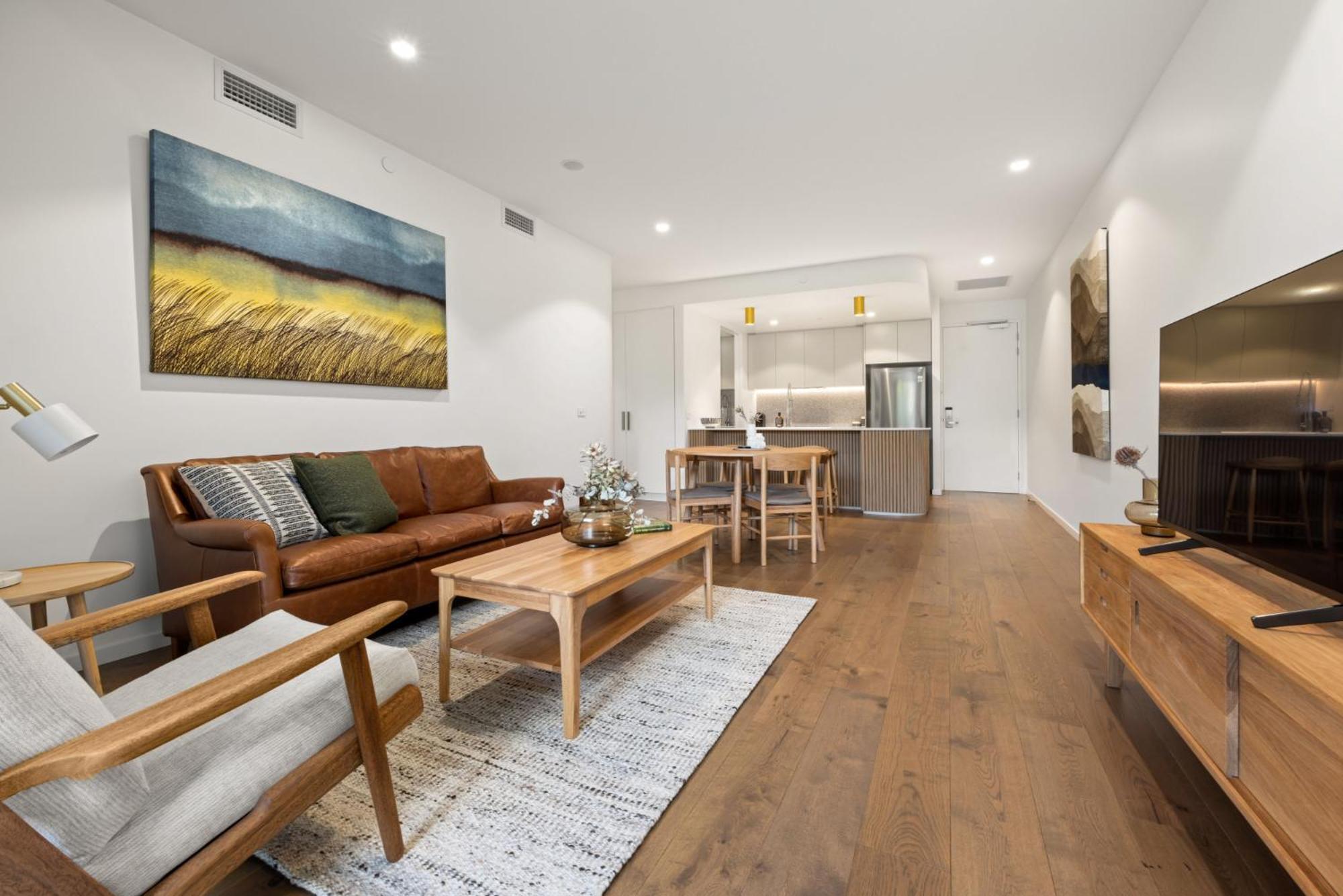 Apartment Elegant 2-bed Urban Retreat With Outdoor Dining *