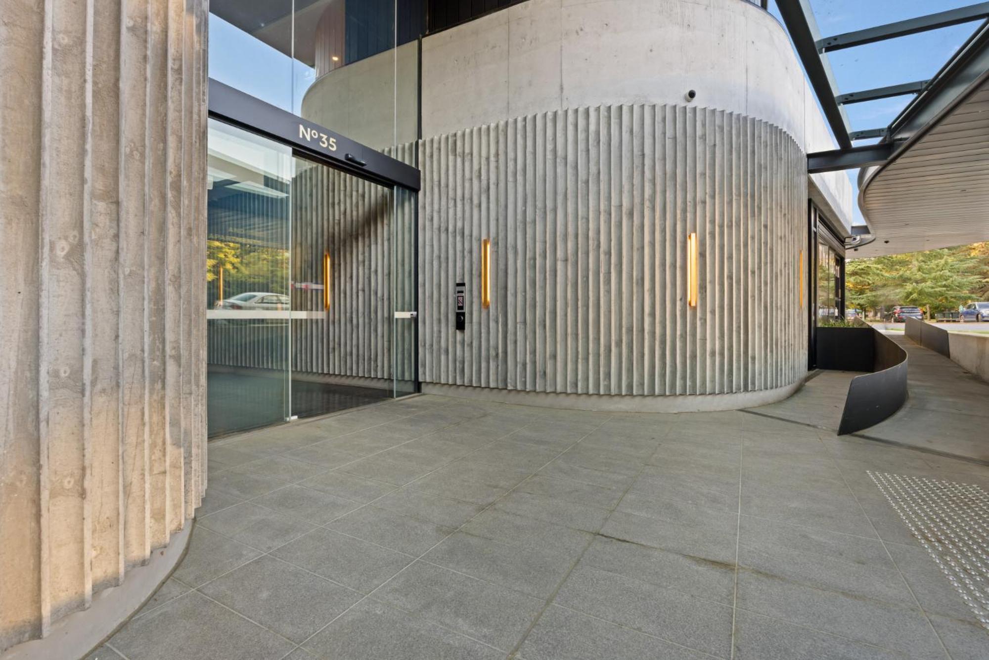 Elegant 2-bed Urban Retreat With Outdoor Dining * Canberra