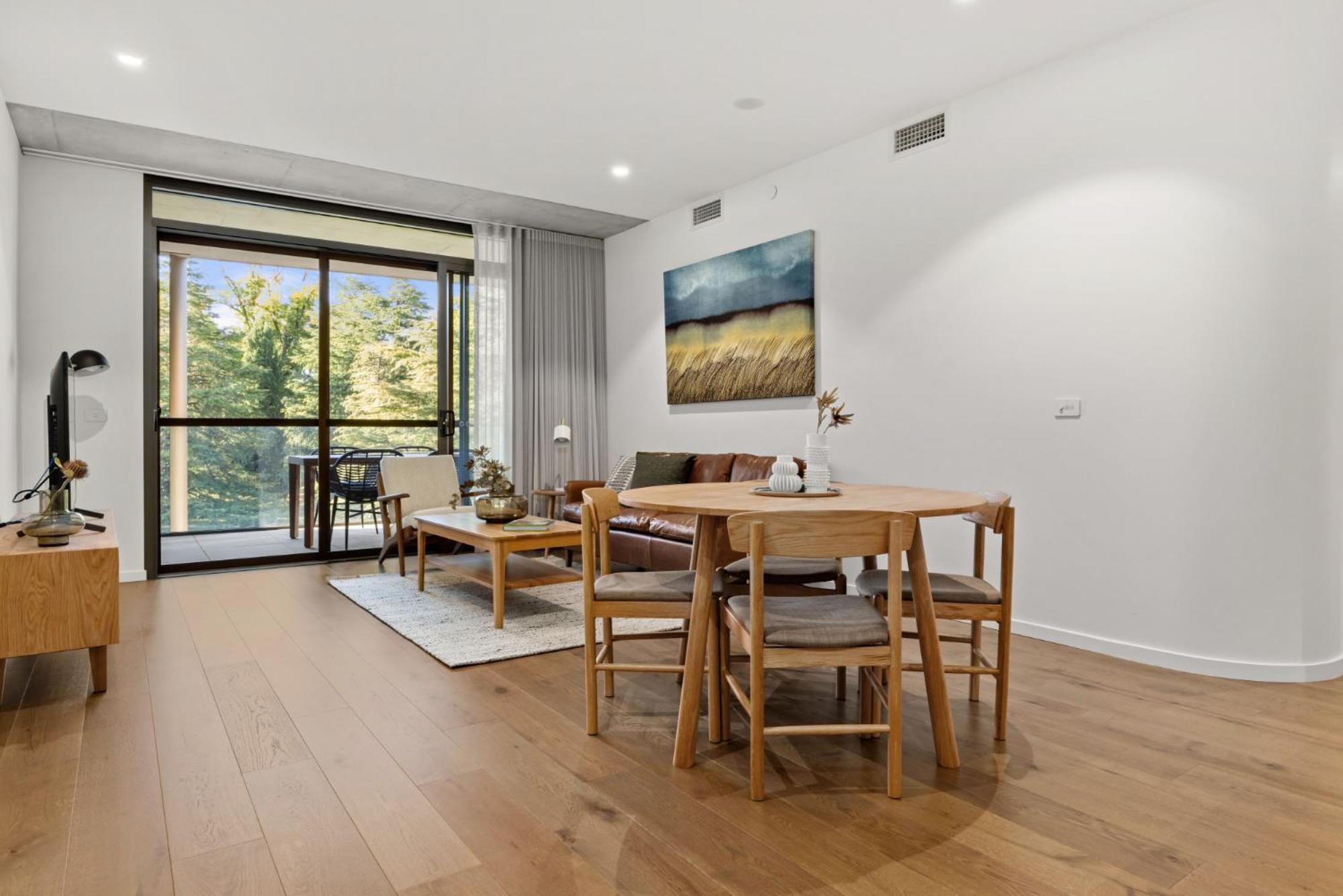 Elegant 2-bed Urban Retreat With Outdoor Dining * Canberra