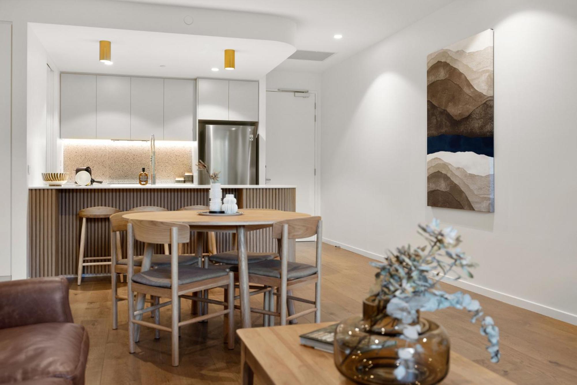 Elegant 2-bed Urban Retreat With Outdoor Dining