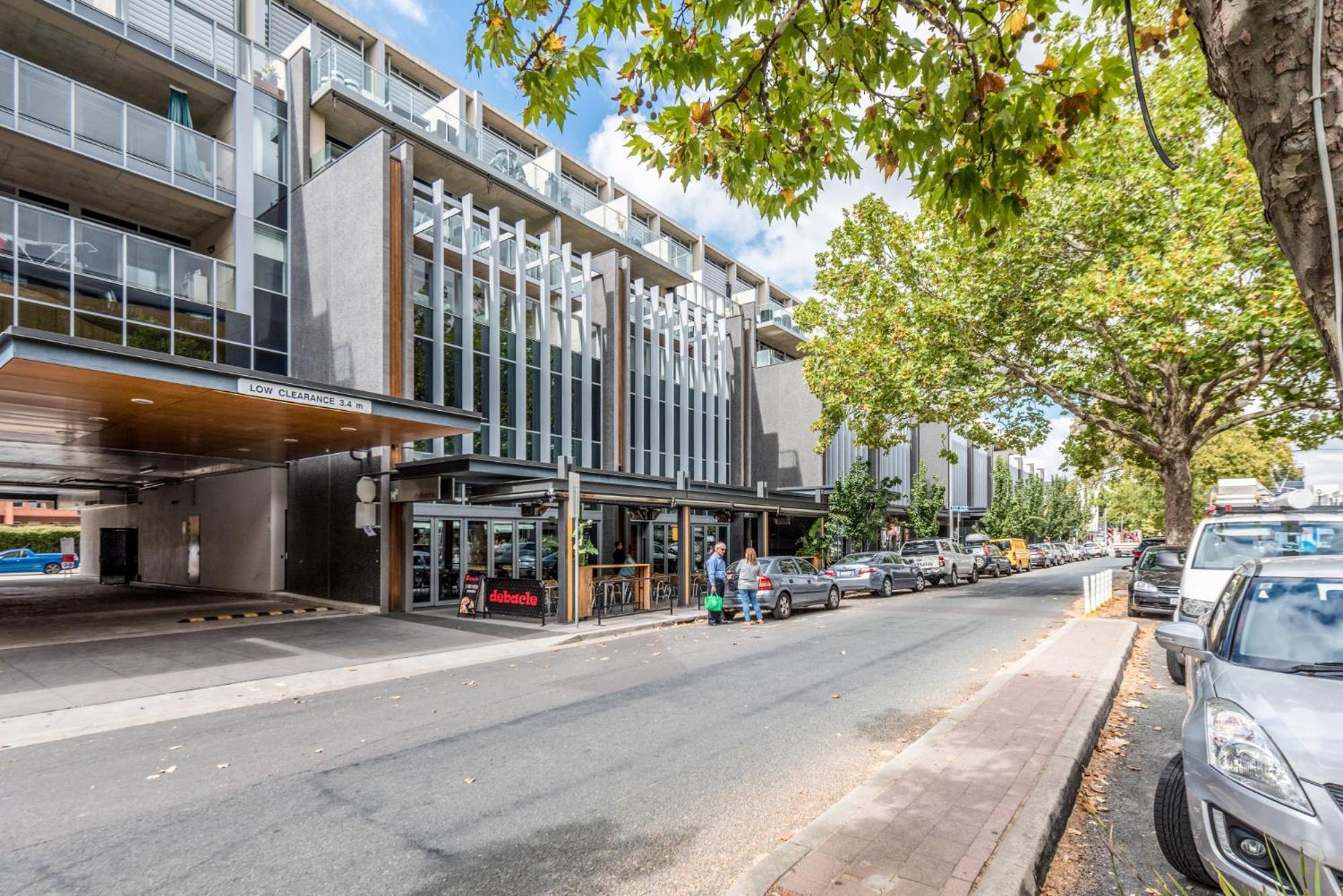 High-end 1-bed Pad In Braddon With Outdoor Dining Apartment Canberra