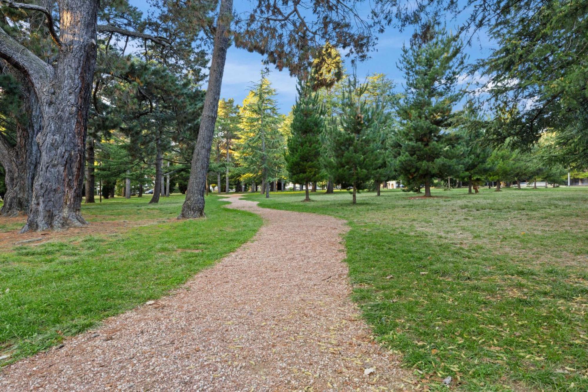 Elegant 2-bed Urban Retreat With Outdoor Dining * Canberra